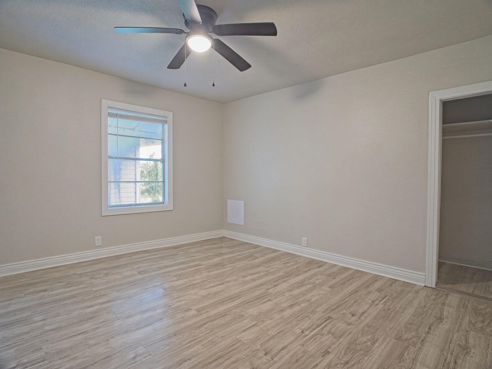 5229 Rue Street, Houston, TX 77033 5229 Rue Street, Houston, TX 77033
