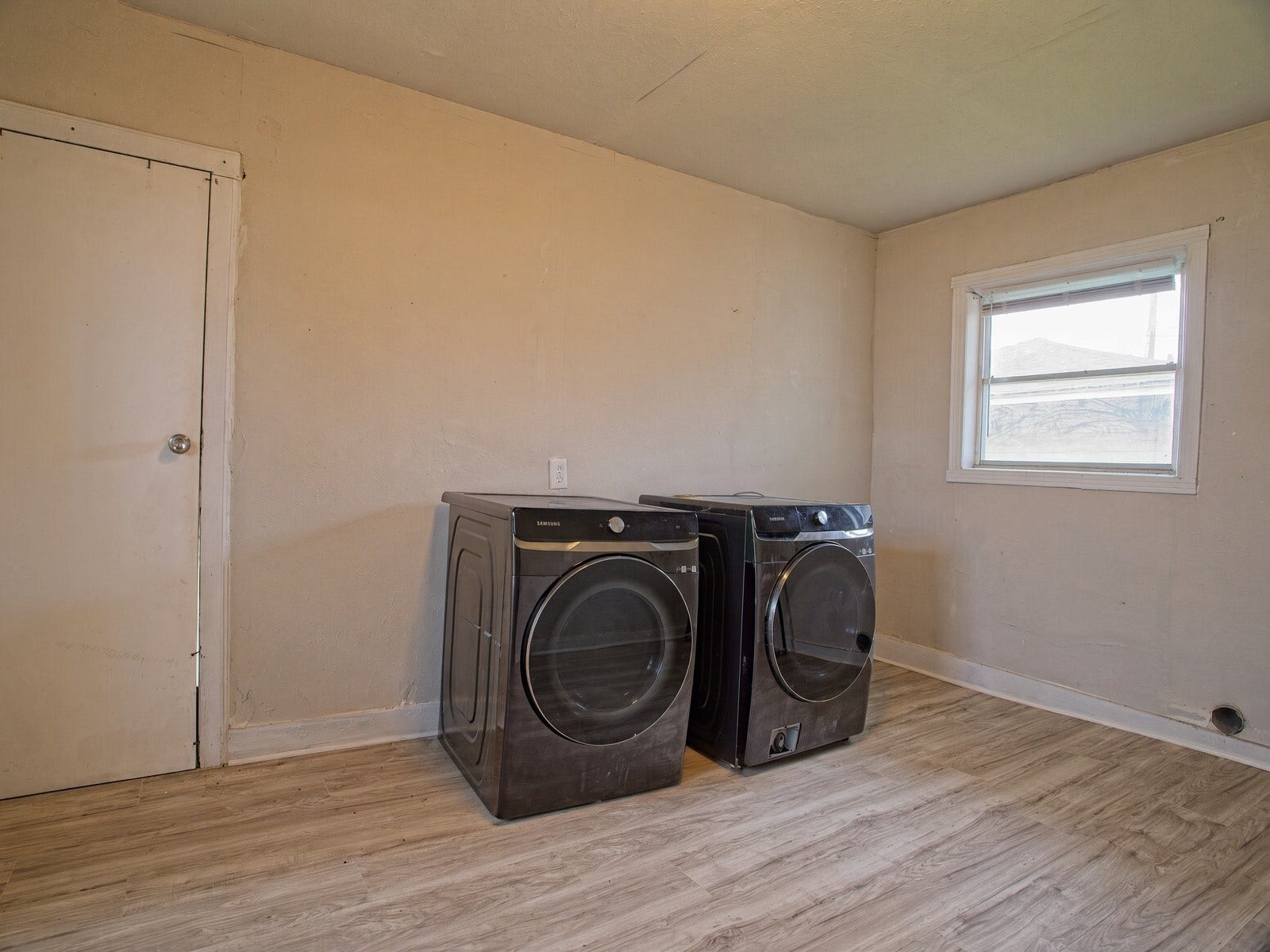 5229 Rue Street, Houston, TX 77033 5229 Rue Street, Houston, TX 77033