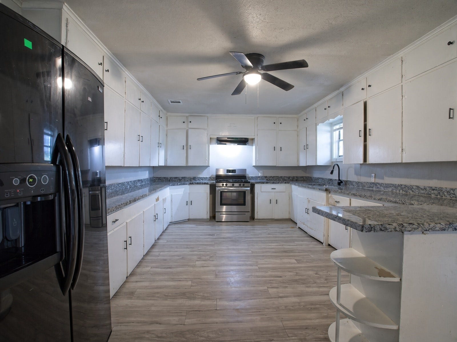 5229 Rue Street, Houston, TX 77033 5229 Rue Street, Houston, TX 77033
