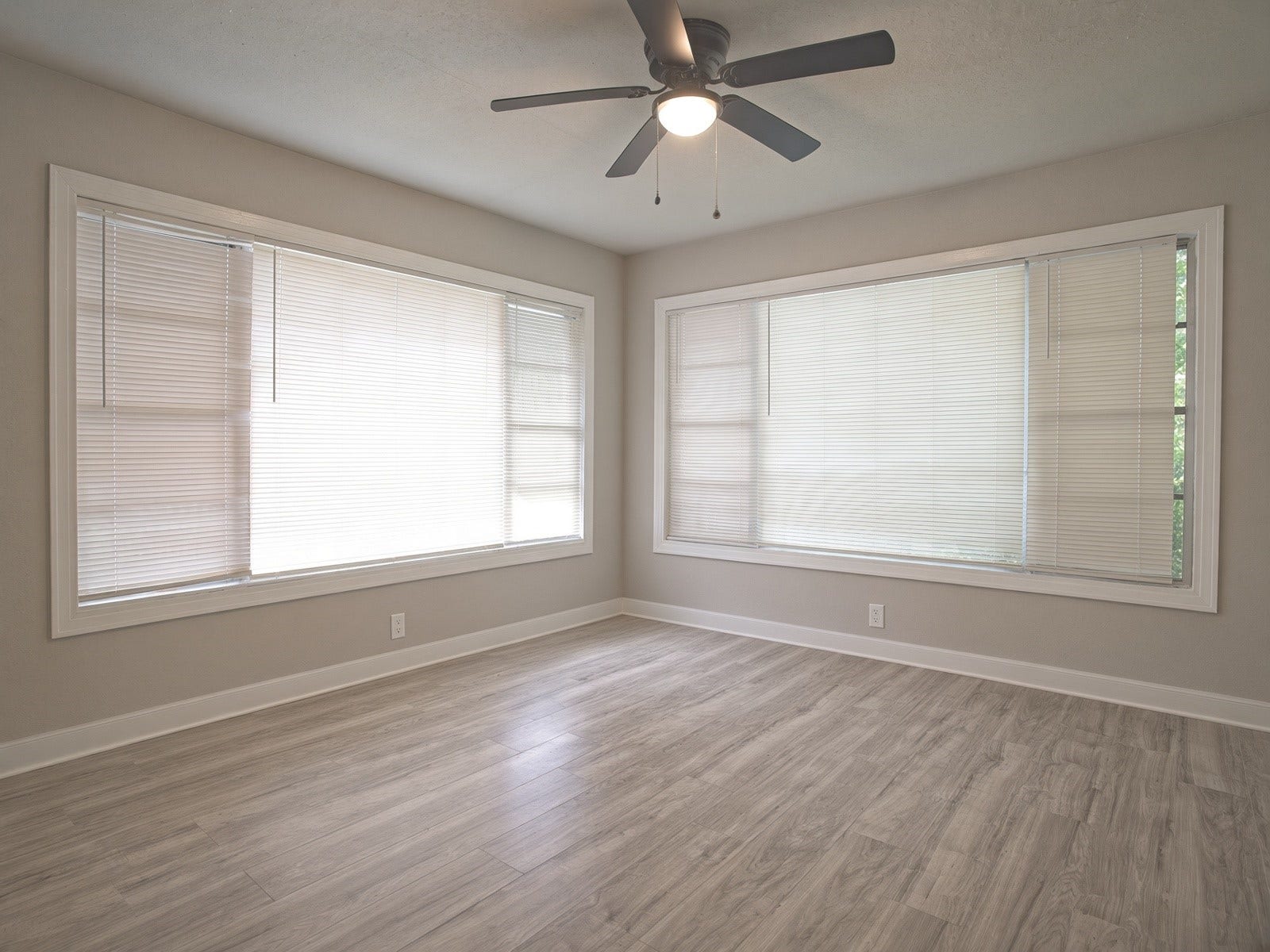 5229 Rue Street, Houston, TX 77033 5229 Rue Street, Houston, TX 77033