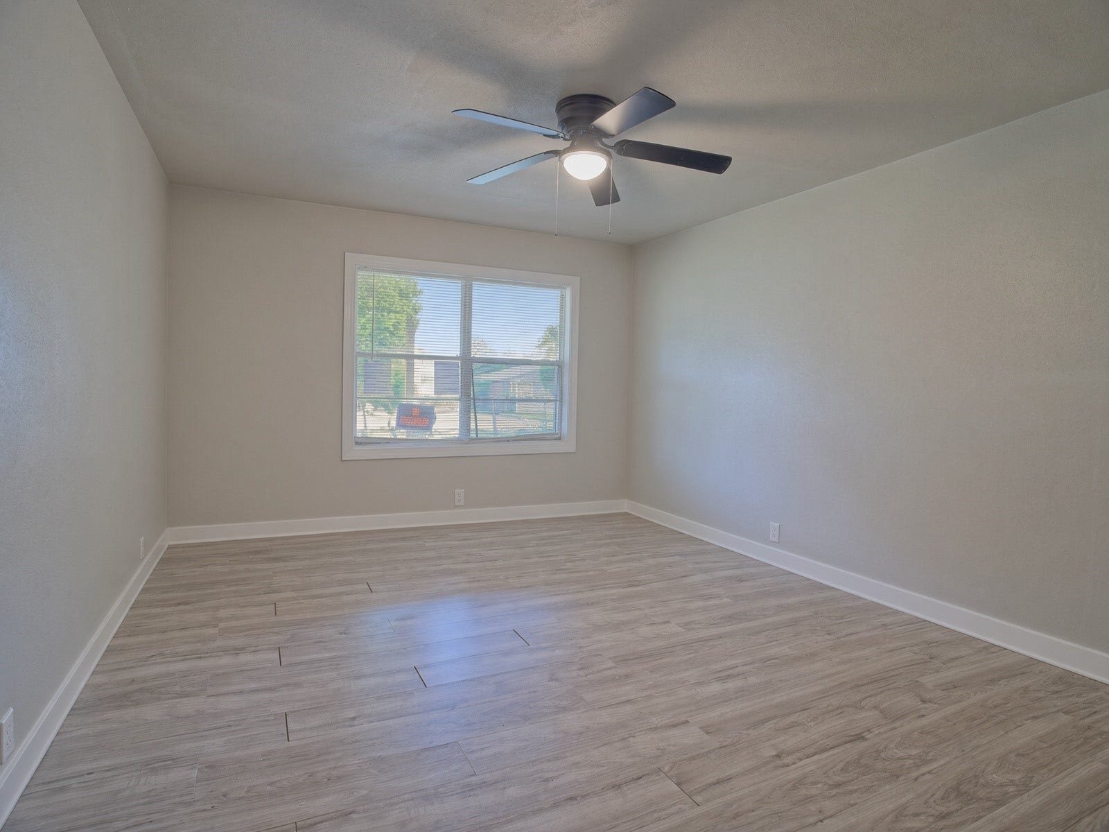 5229 Rue Street, Houston, TX 77033 5229 Rue Street, Houston, TX 77033