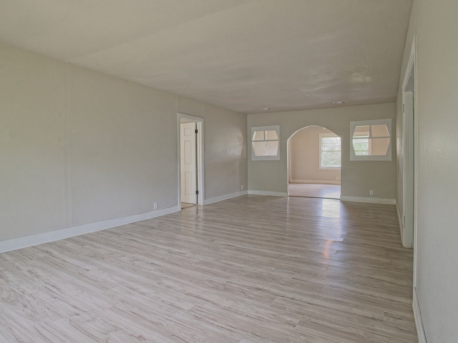 5229 Rue Street, Houston, TX 77033 5229 Rue Street, Houston, TX 77033