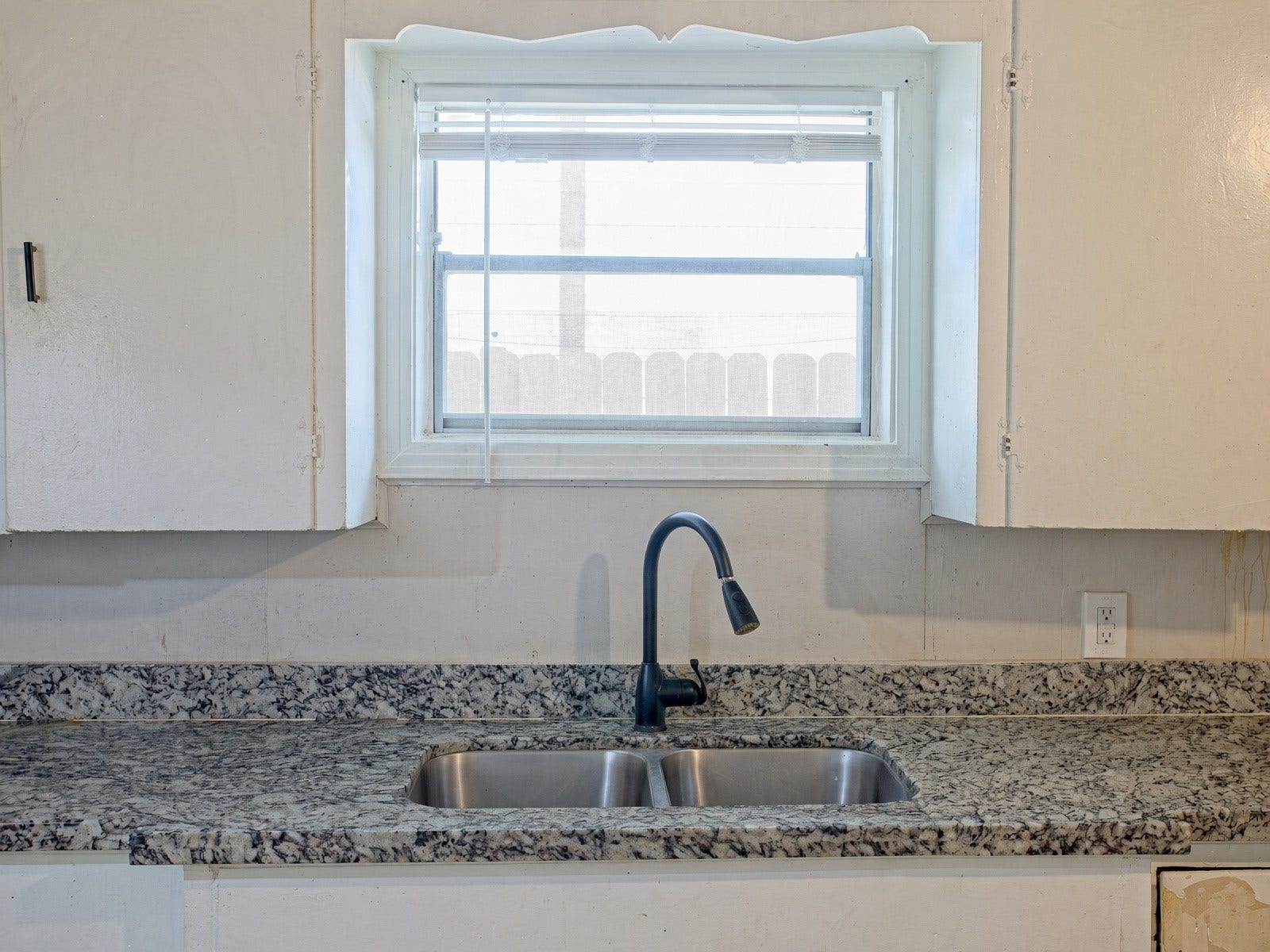 5229 Rue Street, Houston, TX 77033 5229 Rue Street, Houston, TX 77033