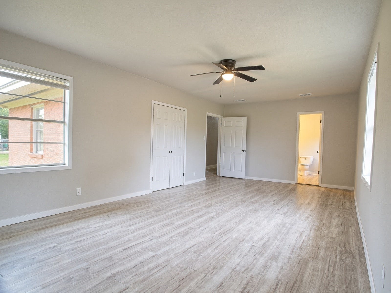 5229 Rue Street, Houston, TX 77033 5229 Rue Street, Houston, TX 77033