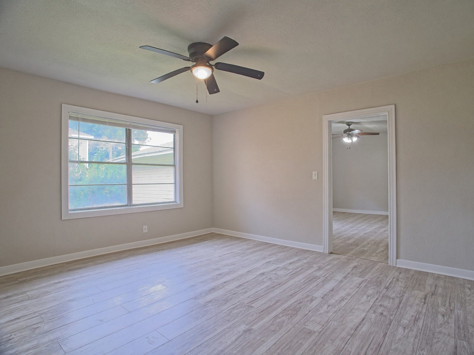 5229 Rue Street, Houston, TX 77033 5229 Rue Street, Houston, TX 77033