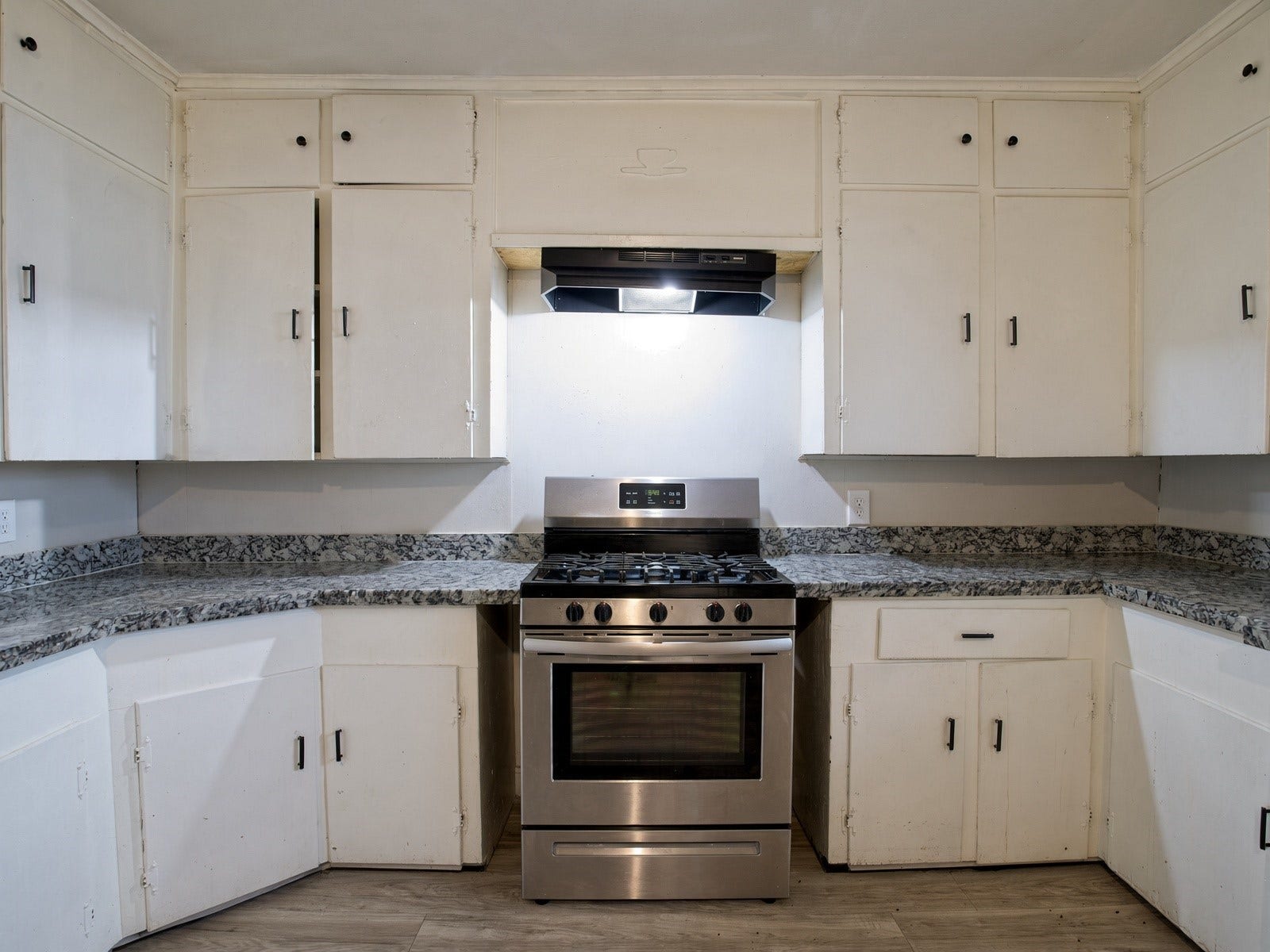 5229 Rue Street, Houston, TX 77033 5229 Rue Street, Houston, TX 77033