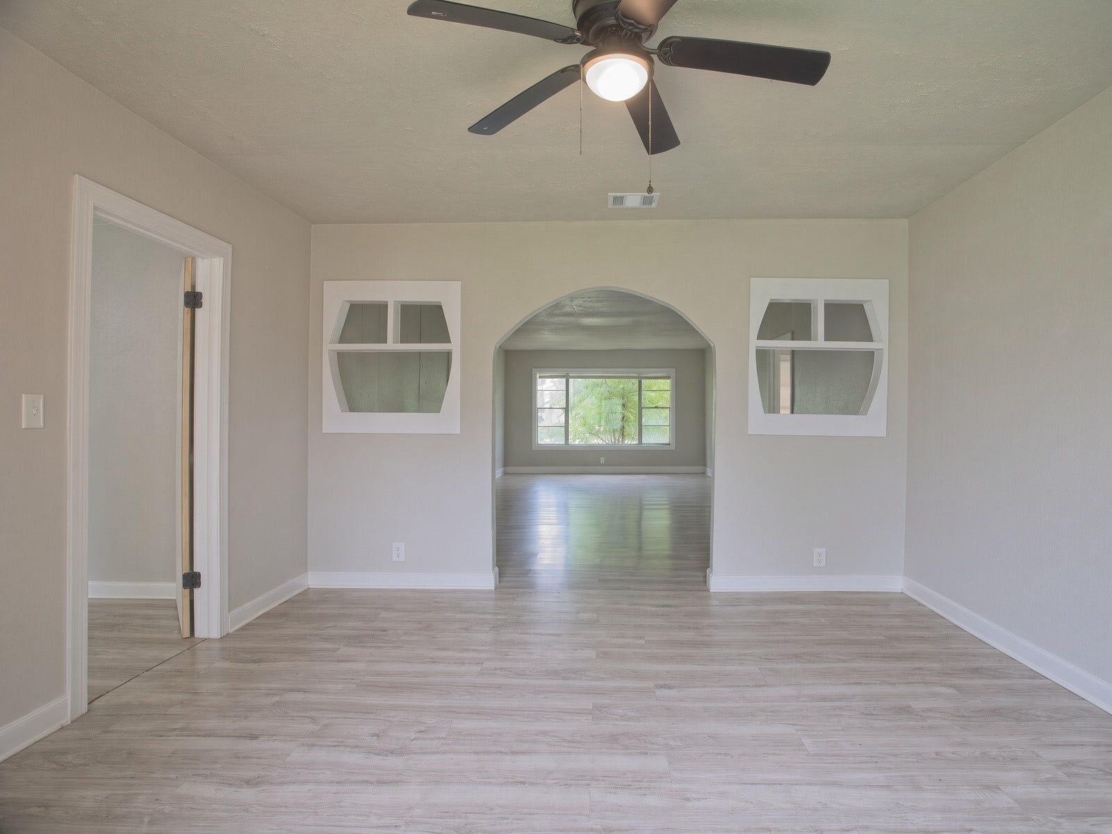 5229 Rue Street, Houston, TX 77033 5229 Rue Street, Houston, TX 77033