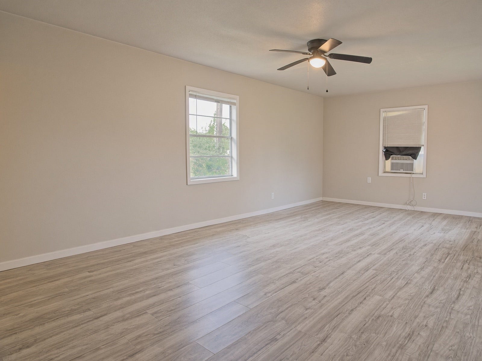 5229 Rue Street, Houston, TX 77033 5229 Rue Street, Houston, TX 77033