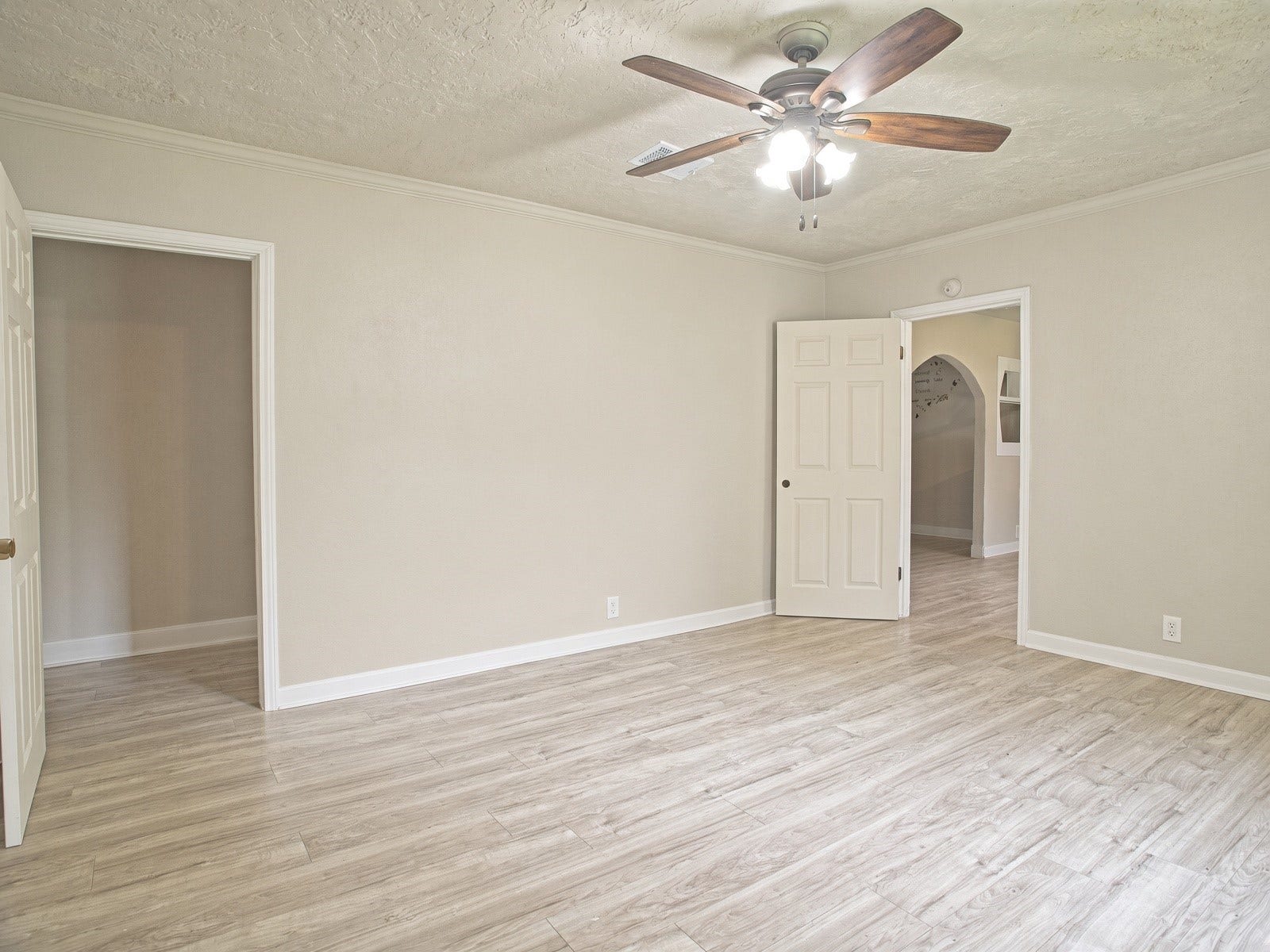 5229 Rue Street, Houston, TX 77033 5229 Rue Street, Houston, TX 77033
