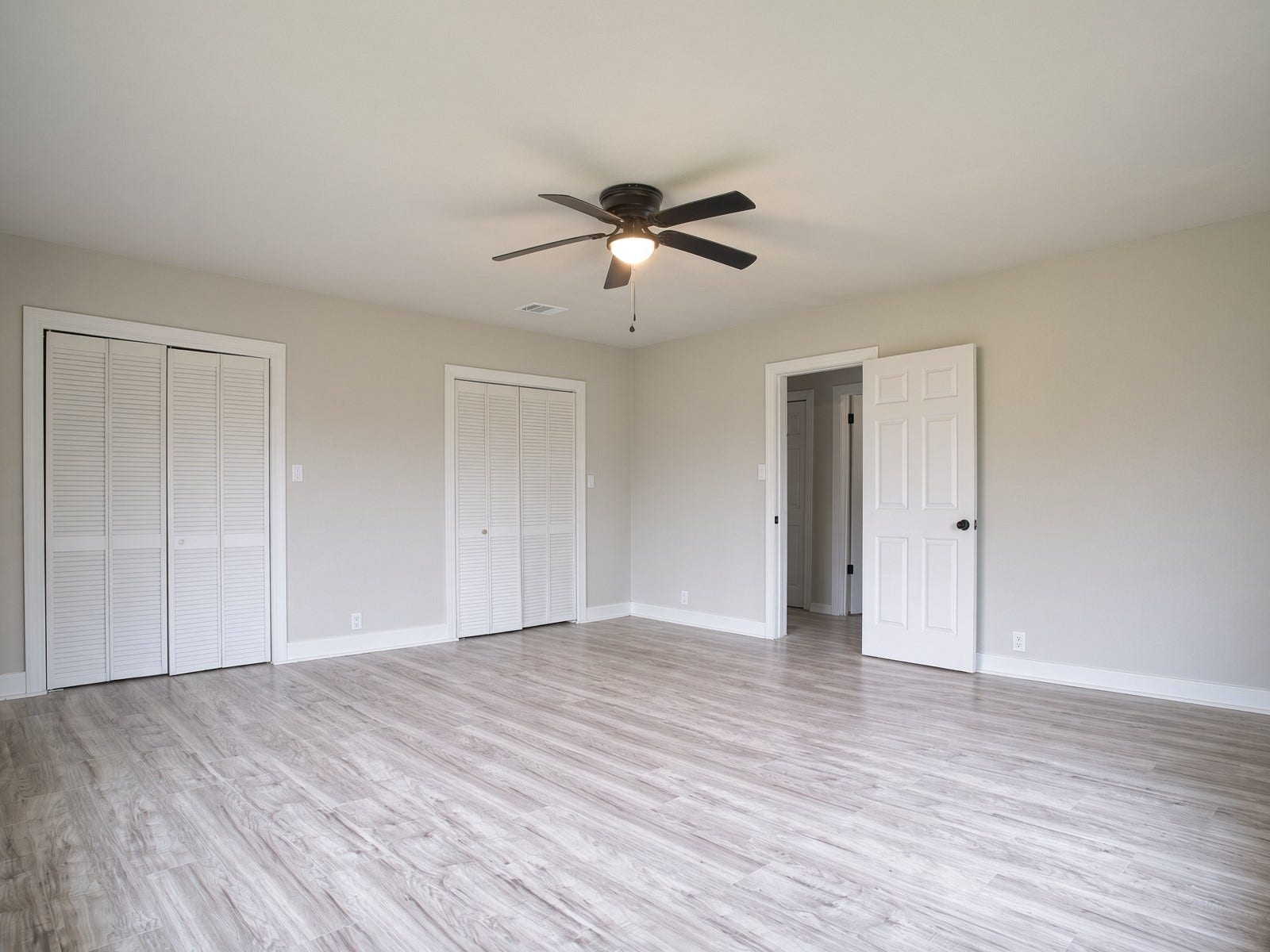 5229 Rue Street, Houston, TX 77033 5229 Rue Street, Houston, TX 77033