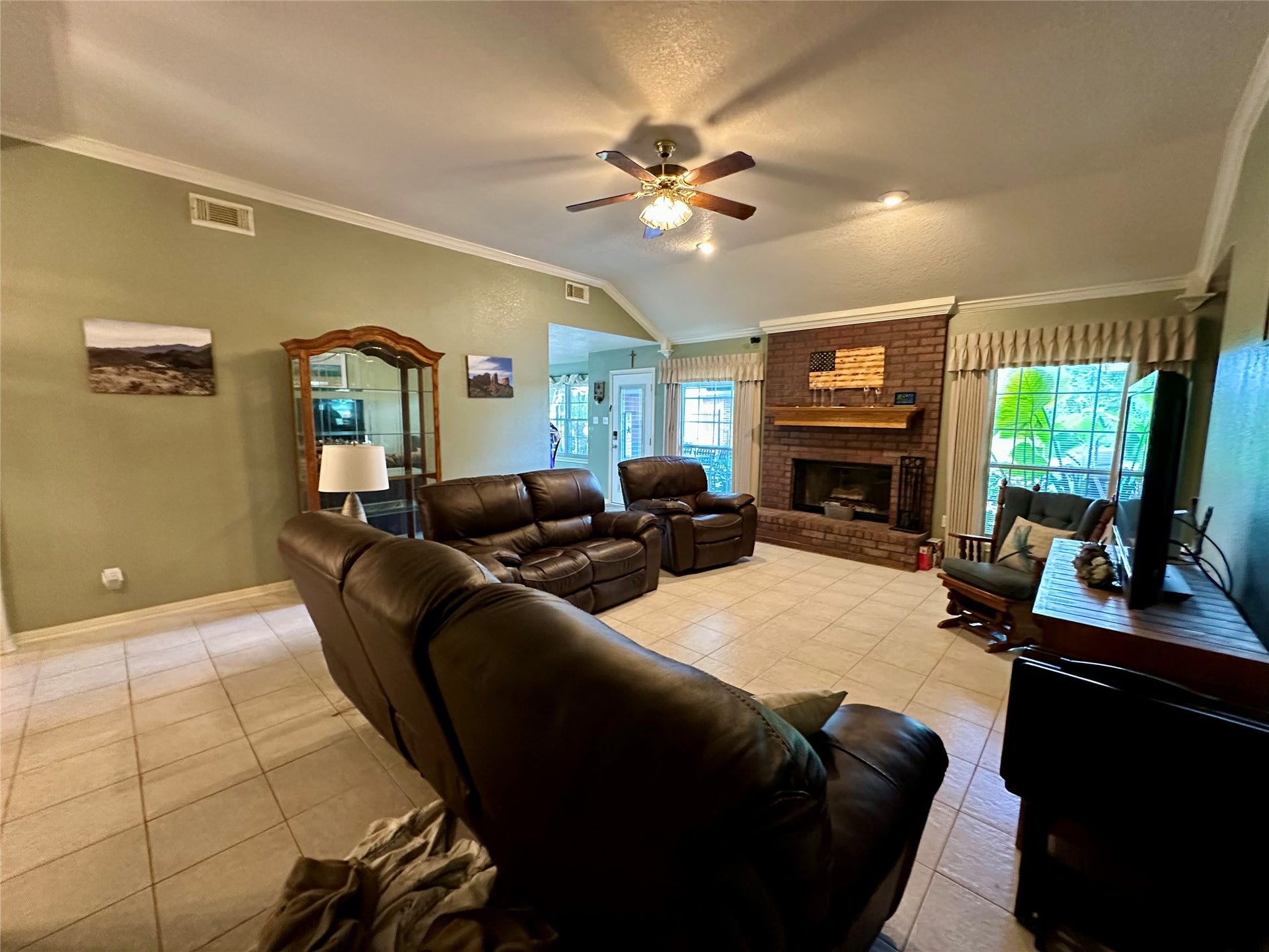 1614 Avenue Q, Santa Fe, TX 77510 1614 Avenue Q, Santa Fe, TX 77510