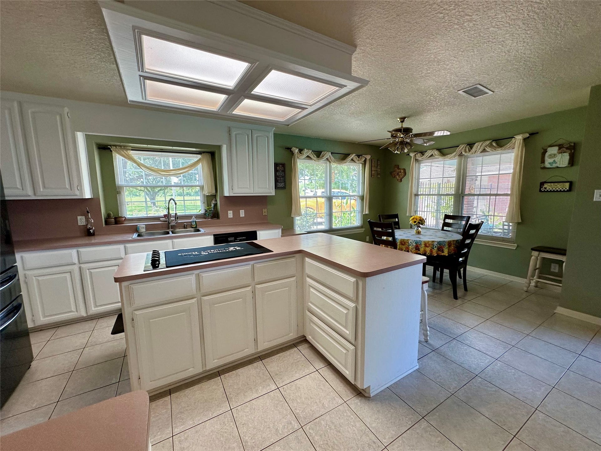 1614 Avenue Q, Santa Fe, TX 77510 1614 Avenue Q, Santa Fe, TX 77510