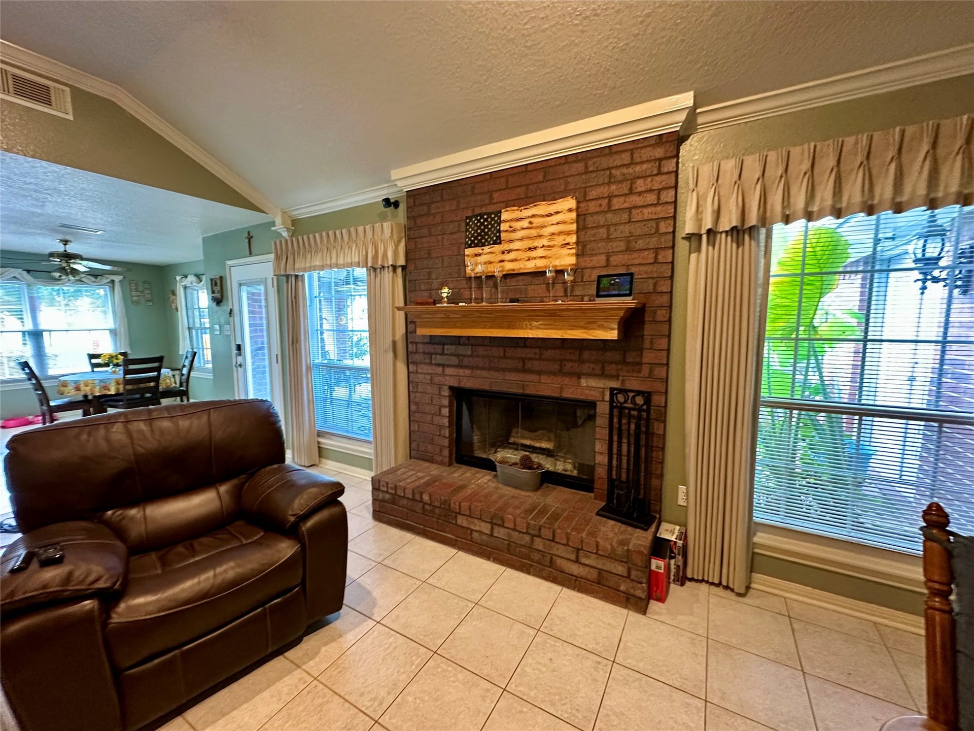 1614 Avenue Q, Santa Fe, TX 77510 1614 Avenue Q, Santa Fe, TX 77510