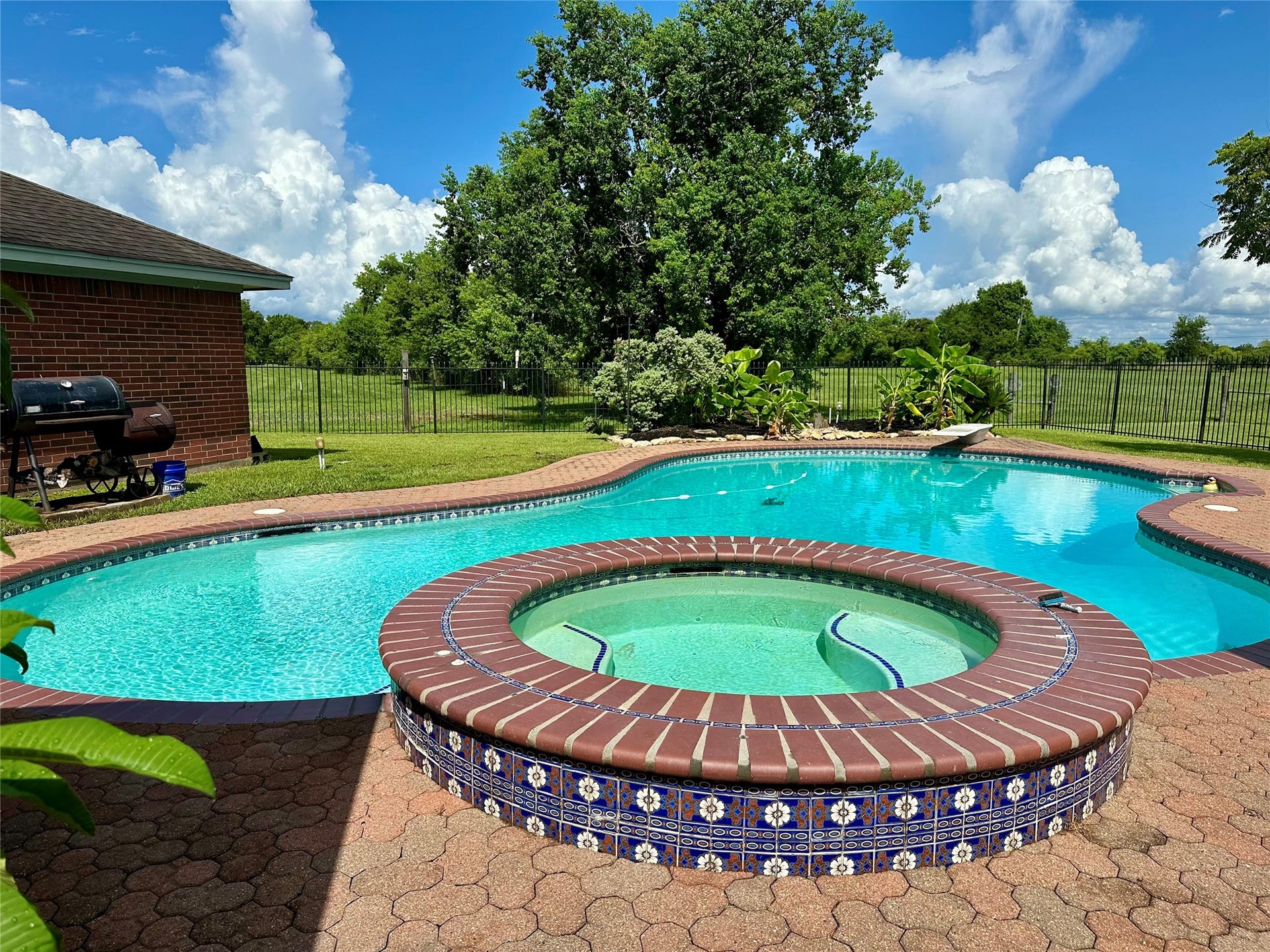 1614 Avenue Q, Santa Fe, TX 77510 1614 Avenue Q, Santa Fe, TX 77510