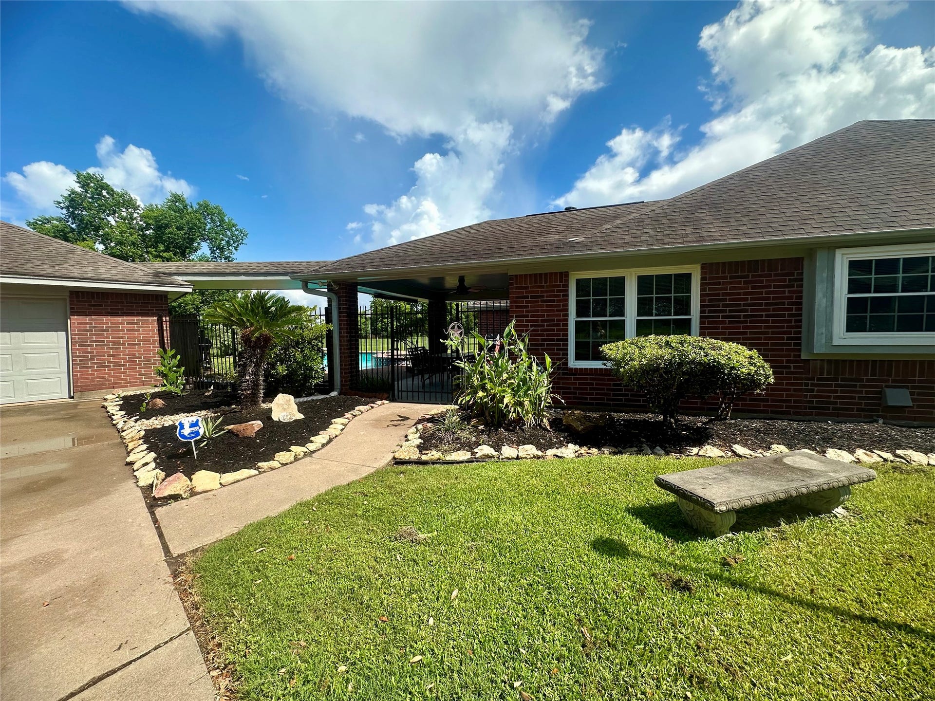 1614 Avenue Q, Santa Fe, TX 77510 1614 Avenue Q, Santa Fe, TX 77510