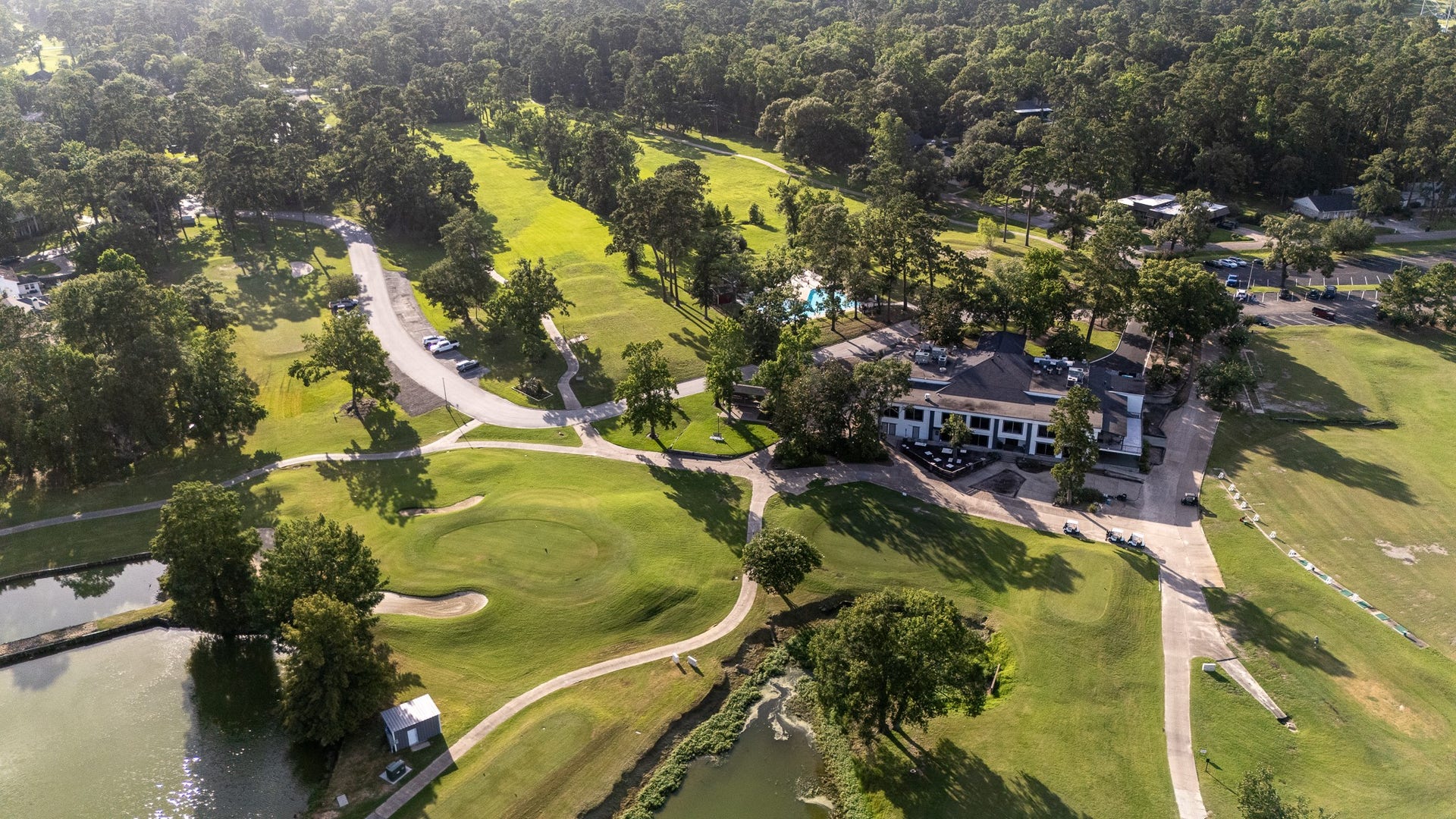 523 Rampart Lane, Conroe, TX 77302 Golf club nestled amidst lush greenery, stunning views of a sprawling golf course, complete with serene water features and a charming clubhouse, perfect for leisurely days and social gatherings.