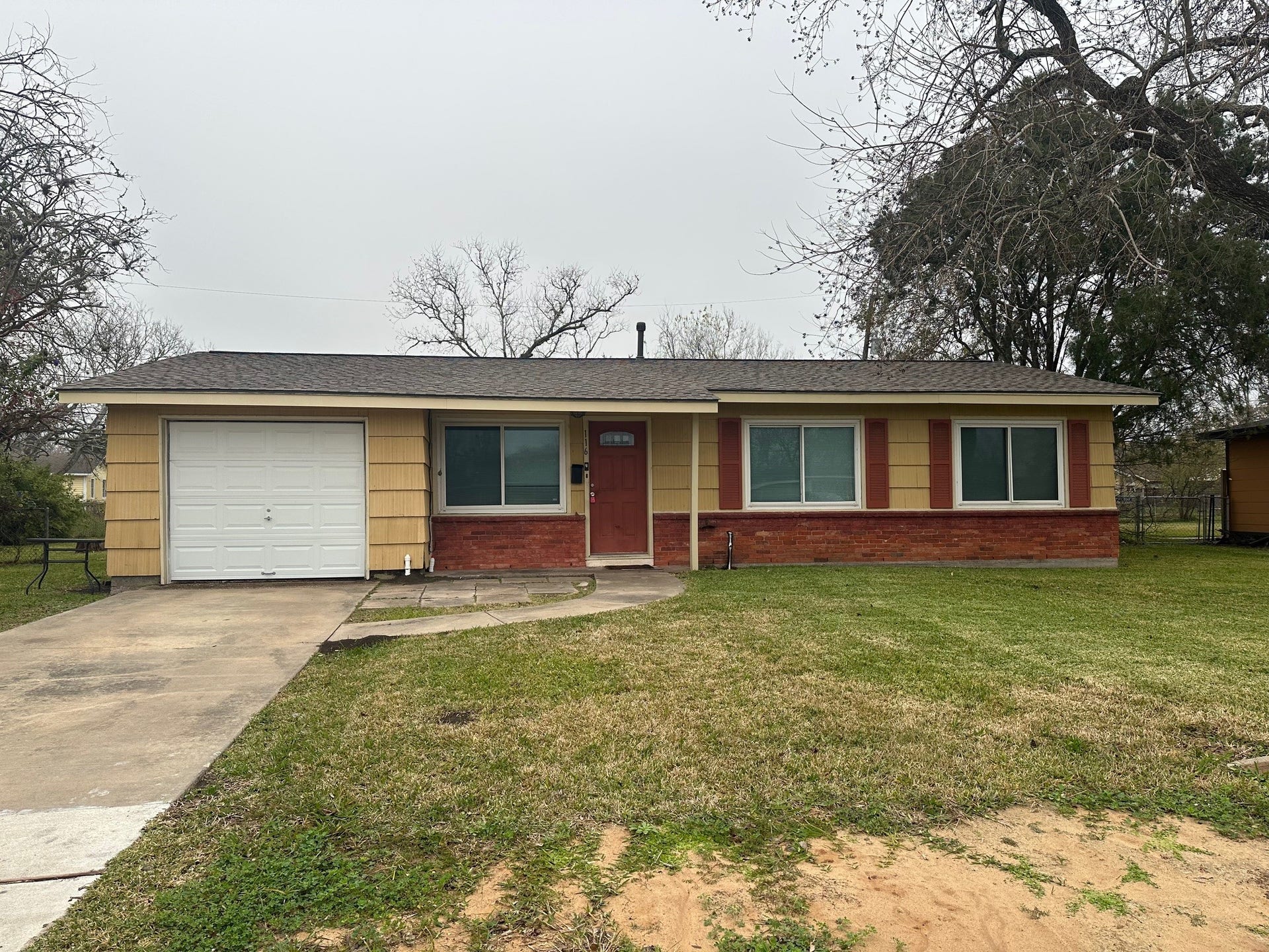 116 Forest Oaks Lane, Lake Jackson, TX 77566 116 Forest Oaks Lane, Lake Jackson, TX 77566