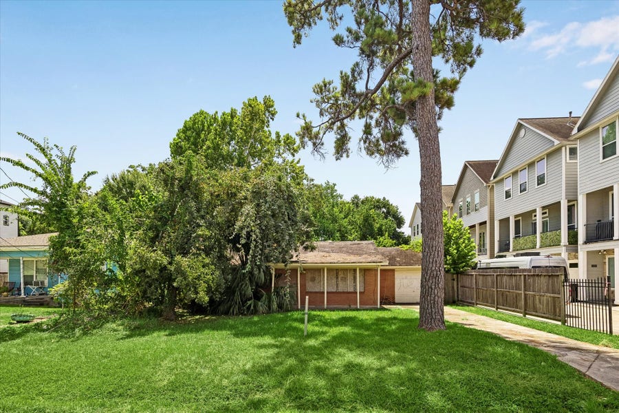 Property photo for 1240 W 26th Street, Houston, TX
