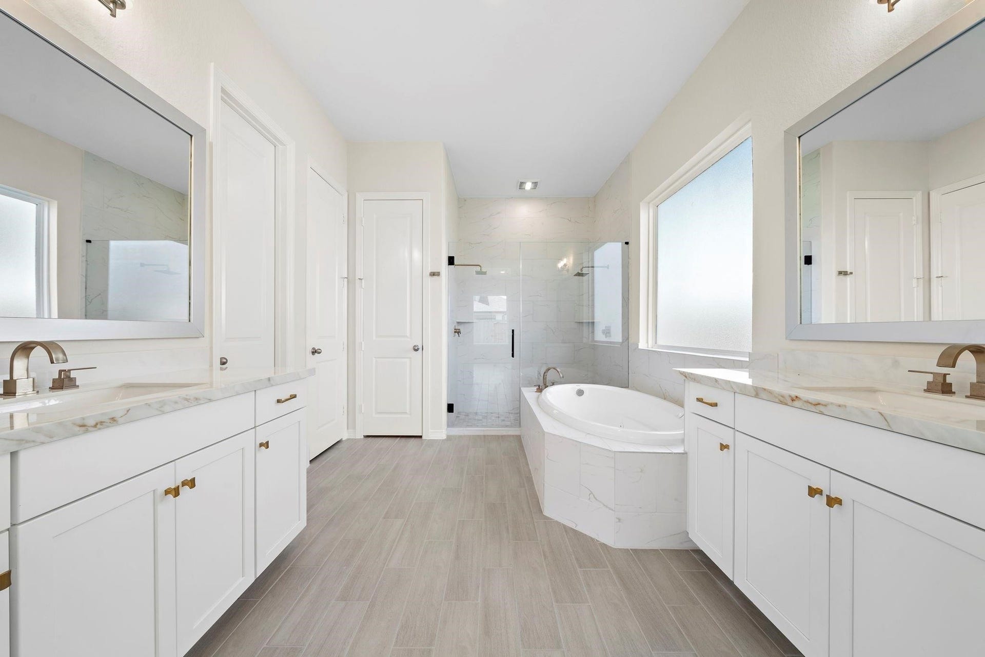 9806 Oakwood Trail, Missouri City, TX 77459 Primary bathroom