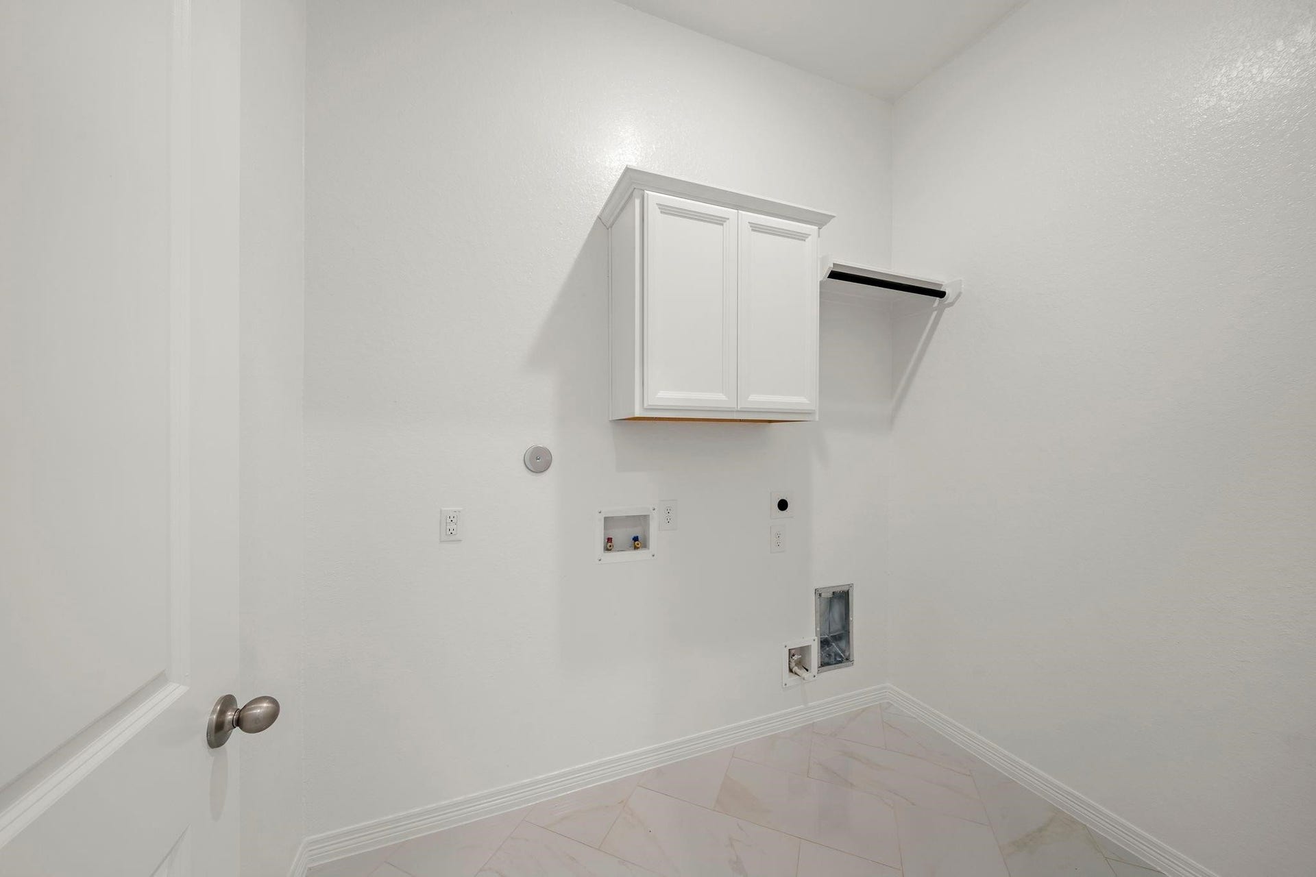 9806 Oakwood Trail, Missouri City, TX 77459 Laundryroom