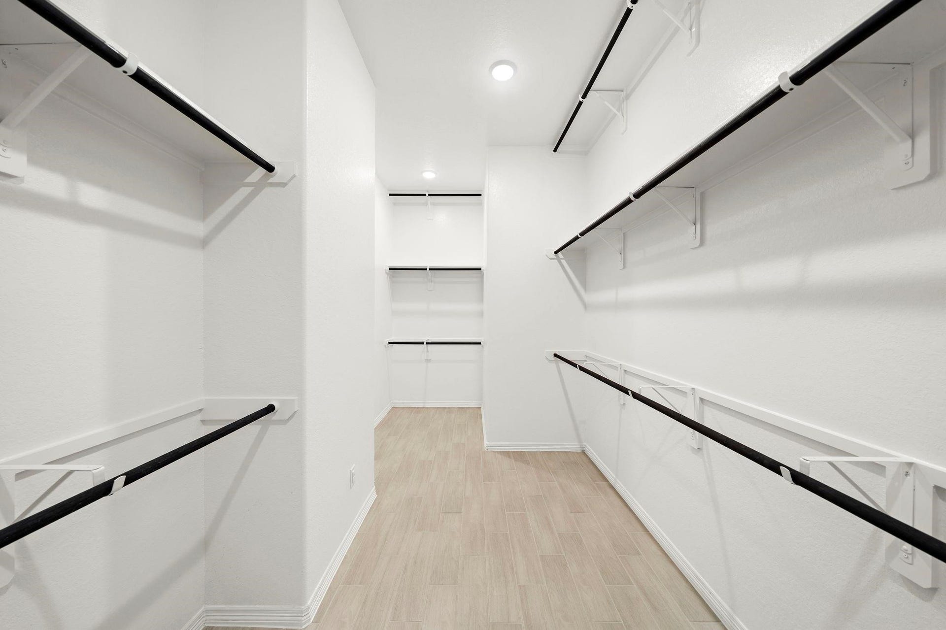 9806 Oakwood Trail, Missouri City, TX 77459 Primary closet