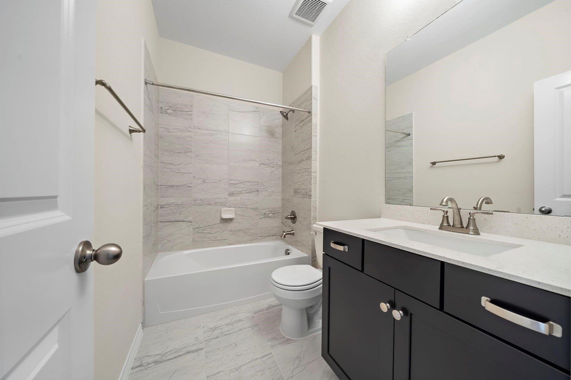 9806 Oakwood Trail, Missouri City, TX 77459 Bathroom upstairs