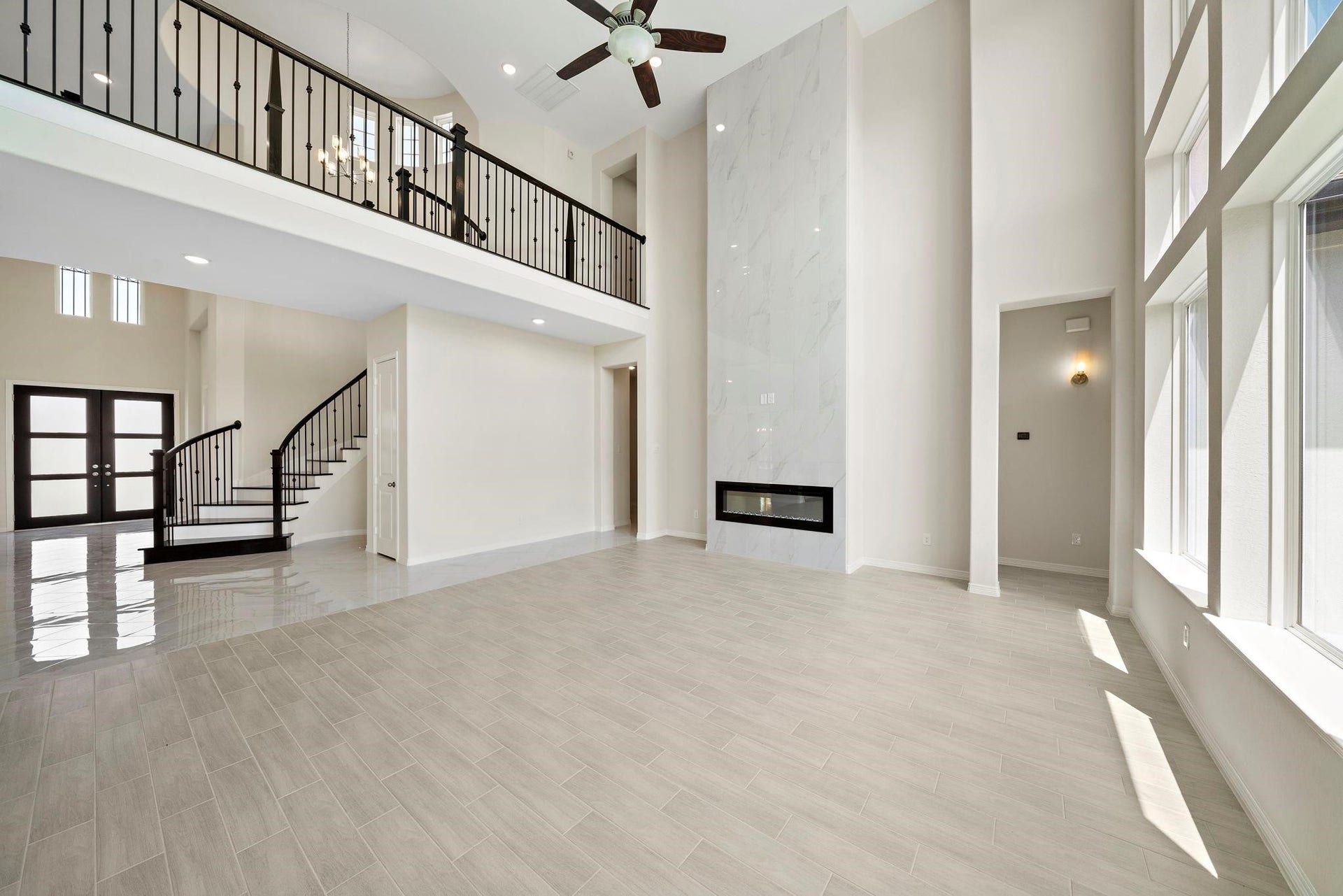 9806 Oakwood Trail, Missouri City, TX 77459 Living room