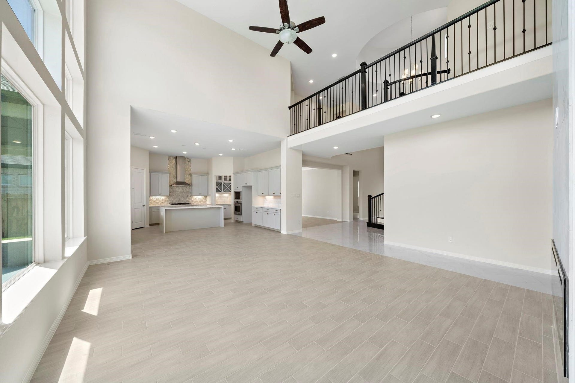9806 Oakwood Trail, Missouri City, TX 77459 Living room