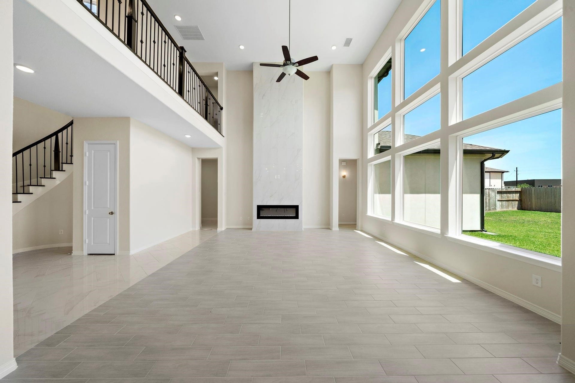 9806 Oakwood Trail, Missouri City, TX 77459 Living room
