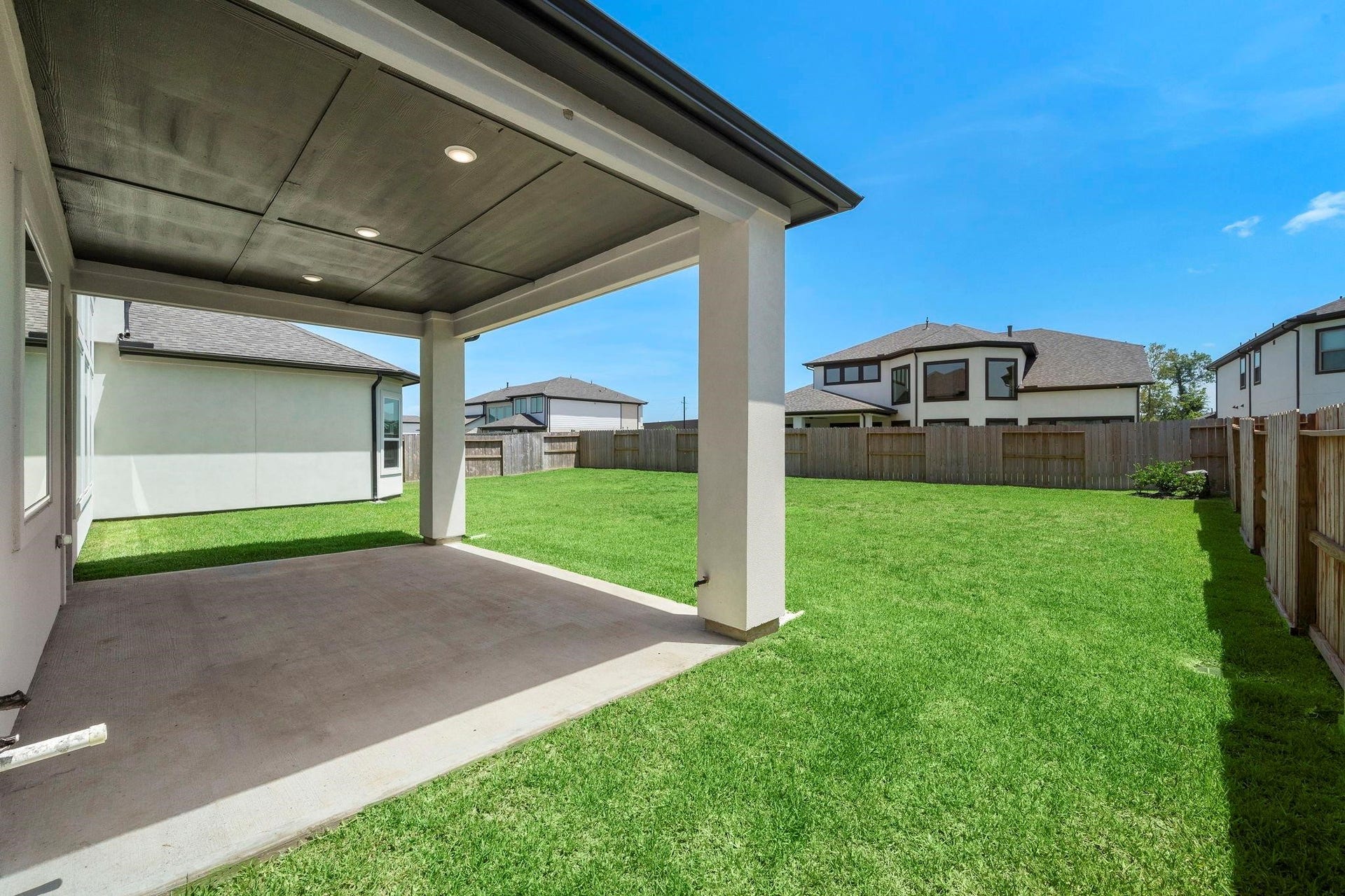 9806 Oakwood Trail, Missouri City, TX 77459 Backyard patio