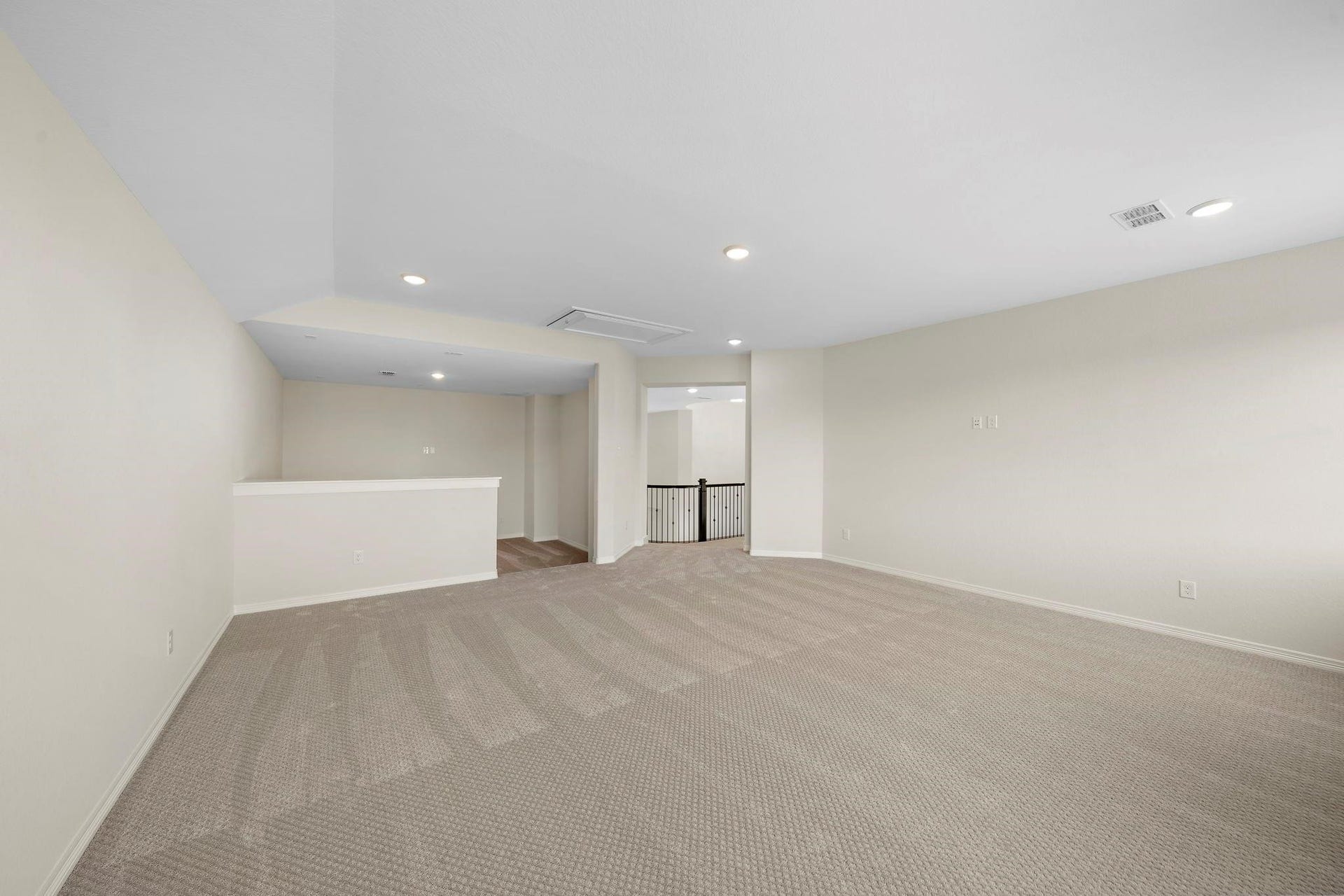 9806 Oakwood Trail, Missouri City, TX 77459 Game room/ Media room