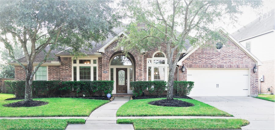 Property photo for 13804 Lakewater Drive, Pearland, TX