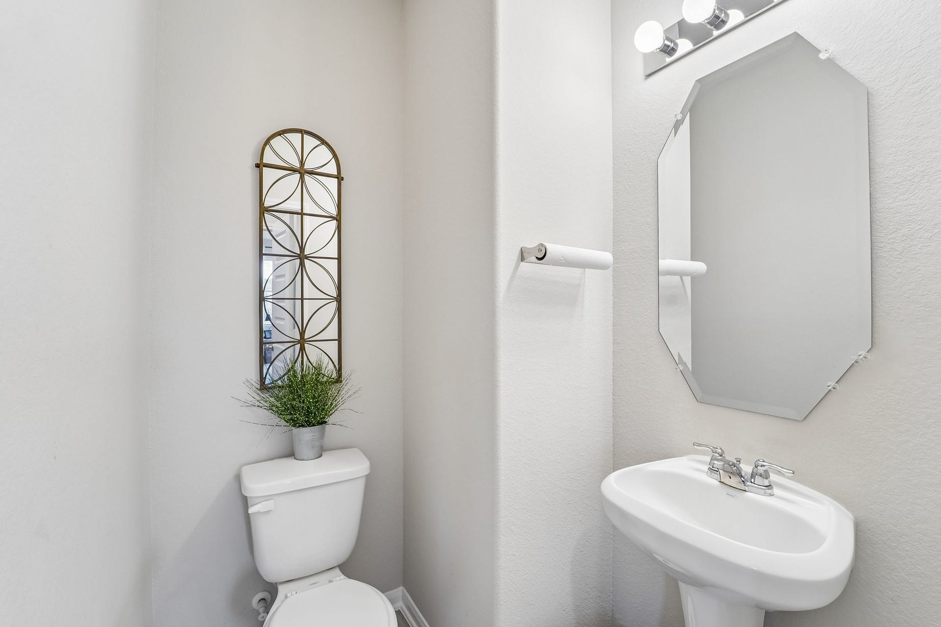 18648 Shauna Danielle Drive, New Caney, TX 77357 Half bath (*Photo not of actual home and used for illustration purposes only.)
