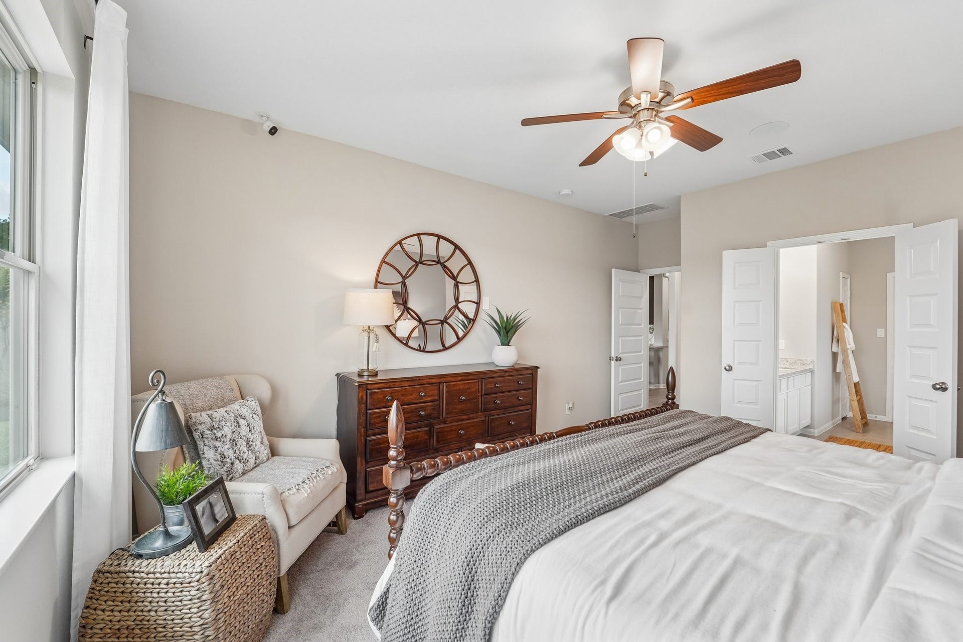 18648 Shauna Danielle Drive, New Caney, TX 77357 Spacious owner's suite (*Photo not of actual home and used for illustration purposes only.)