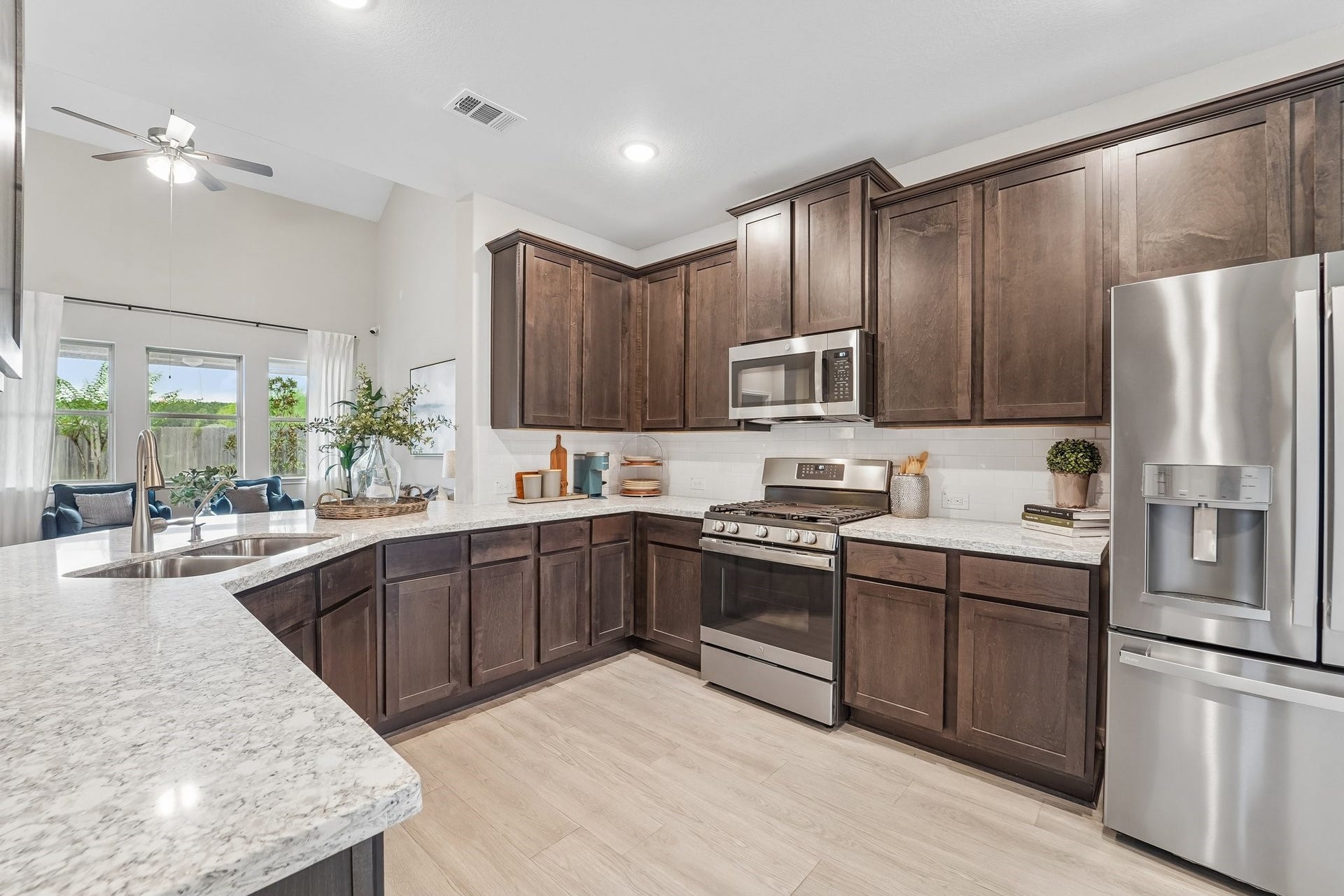 18648 Shauna Danielle Drive, New Caney, TX 77357 Chef-worthy kitchen (*Photo not of actual home and used for illustration purposes only.)