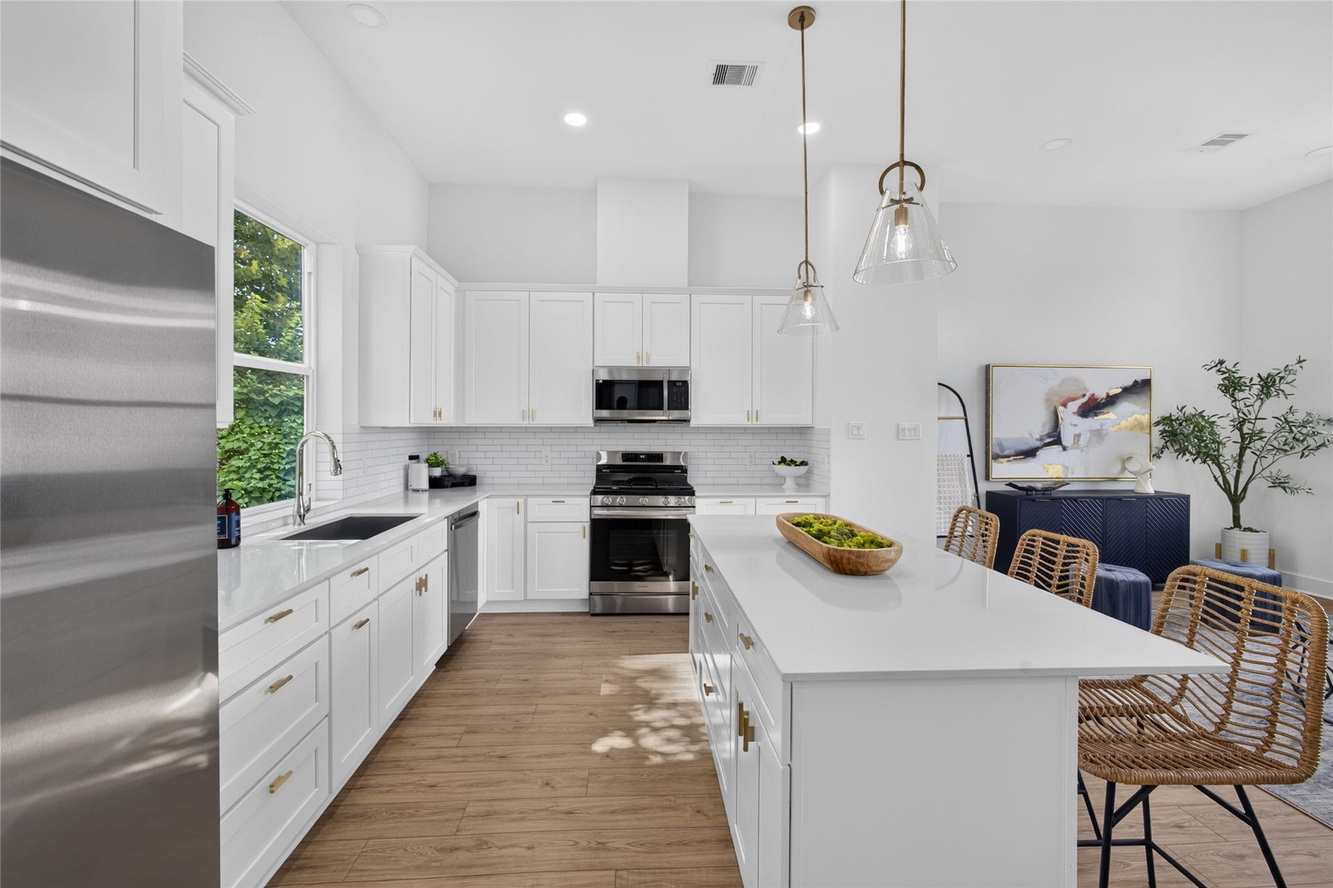 Stunning waterfall island with breakfast bar seating, perfect for casual dining and entertaining.