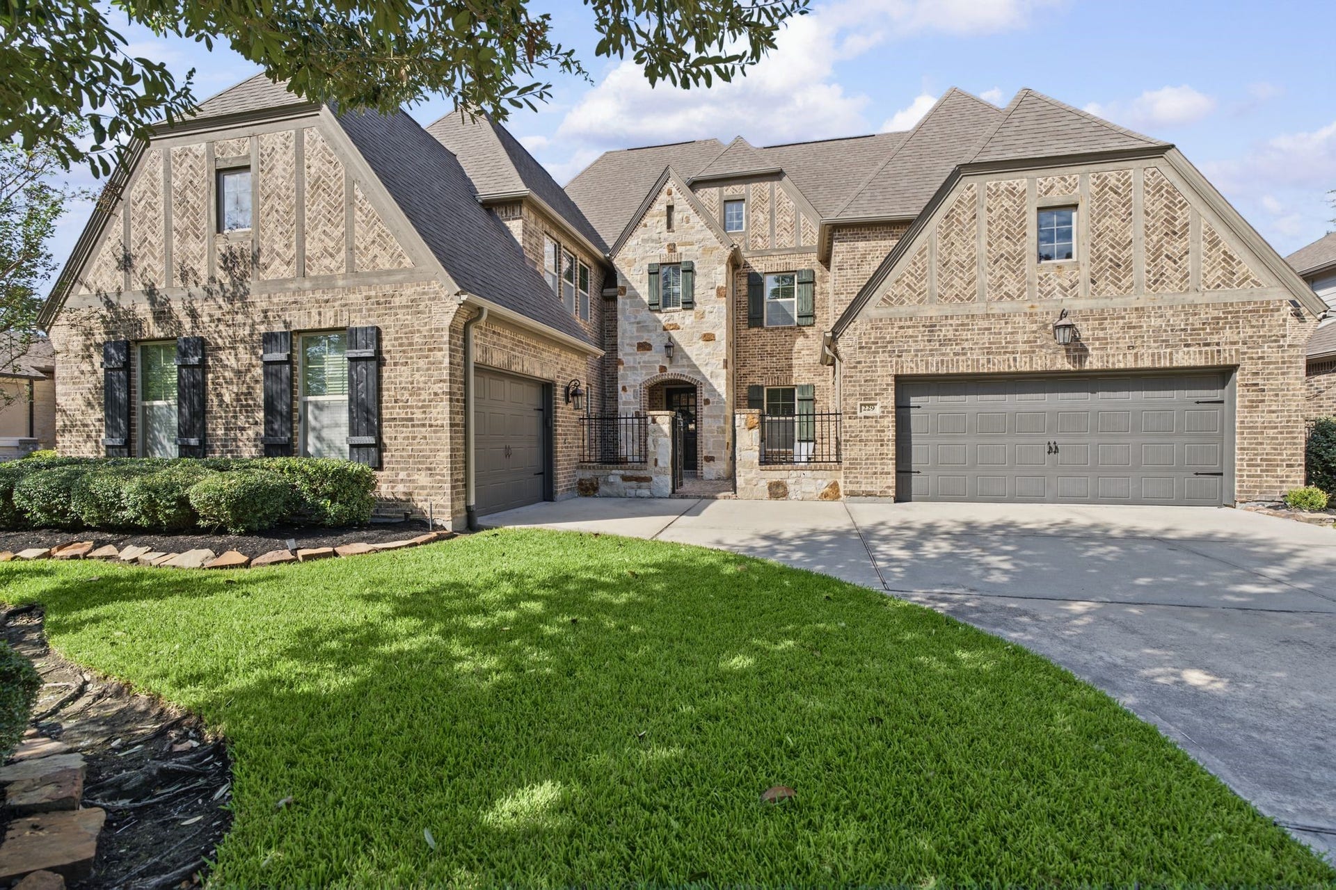 229 S Chaparral Bend Drive, Montgomery, TX 77316