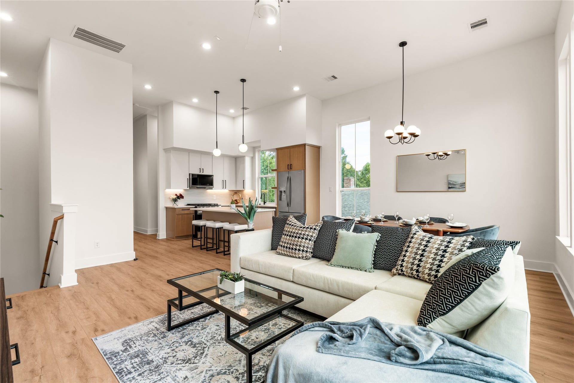 6619 Avenue Q, #B, Houston, TX 77011 Effortless open layout connecting the main living, dining, and kitchen areas in one continuous flow.