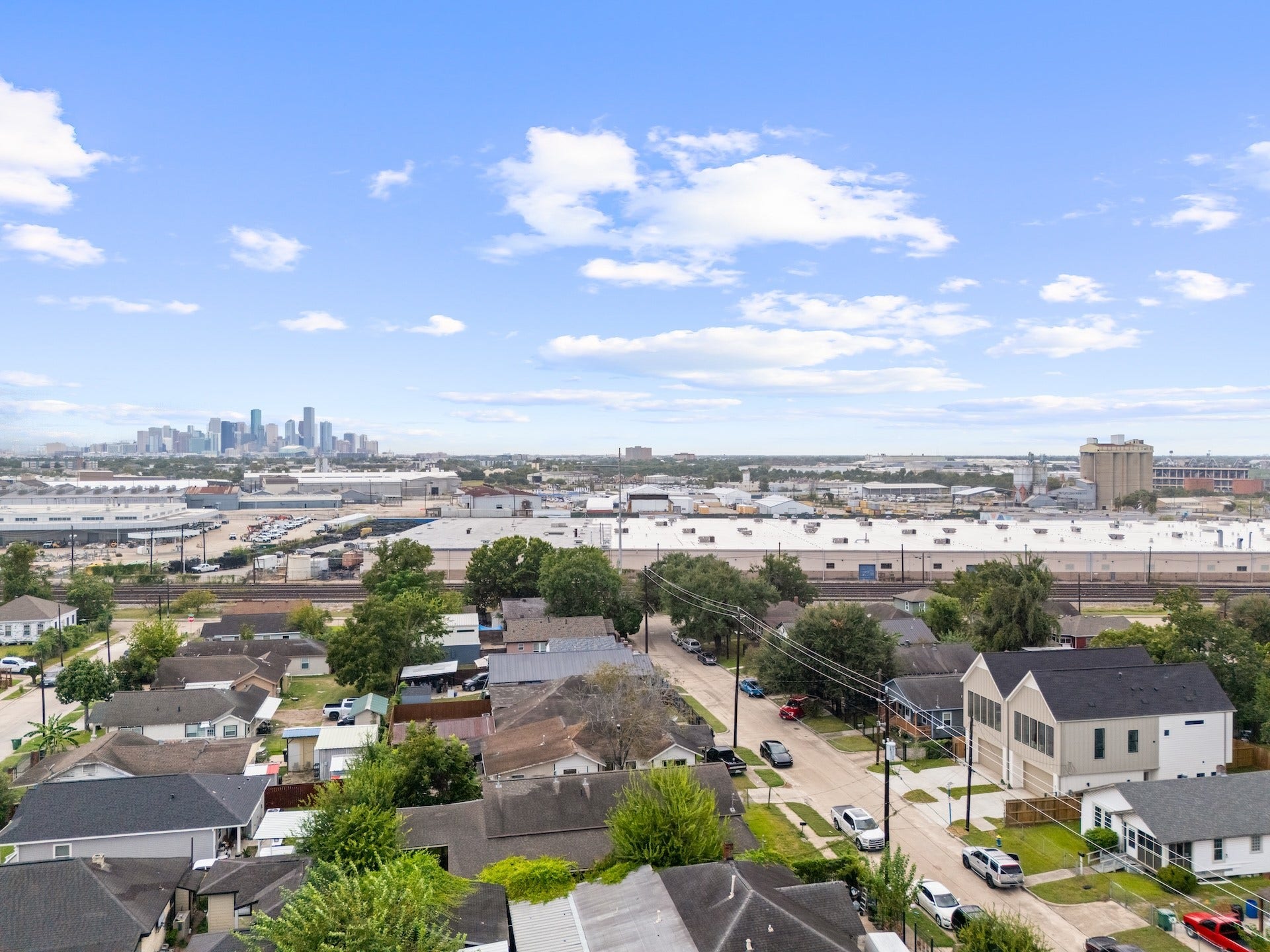 6619 Avenue Q, #B, Houston, TX 77011 Exceptional East End location offering swift, convenient access to Downtown Houston and major freeways.