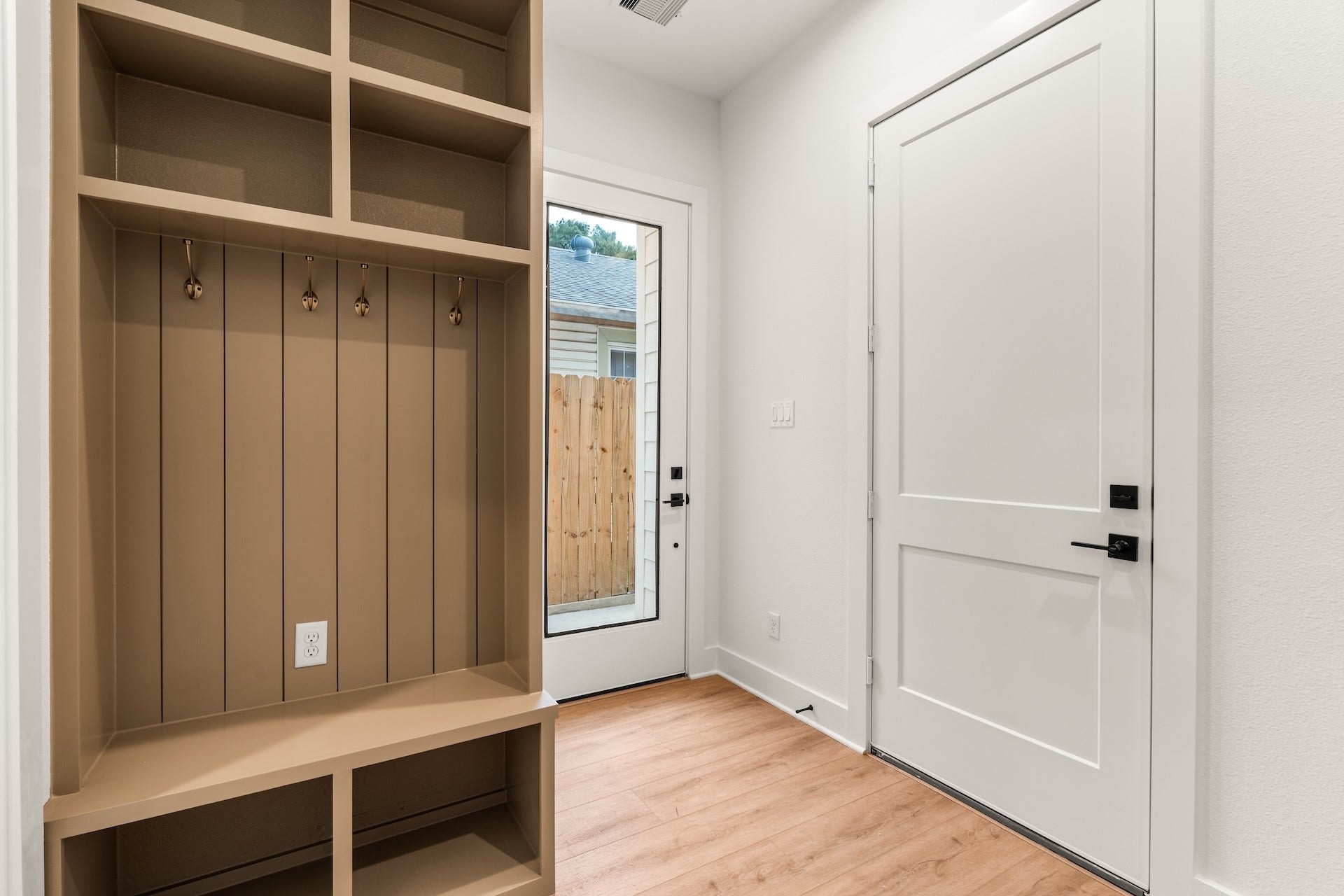 6619 Avenue Q, #B, Houston, TX 77011 Functional ground-floor entry complete with a built-in drop zone for shoes, coats, and daily essentials.