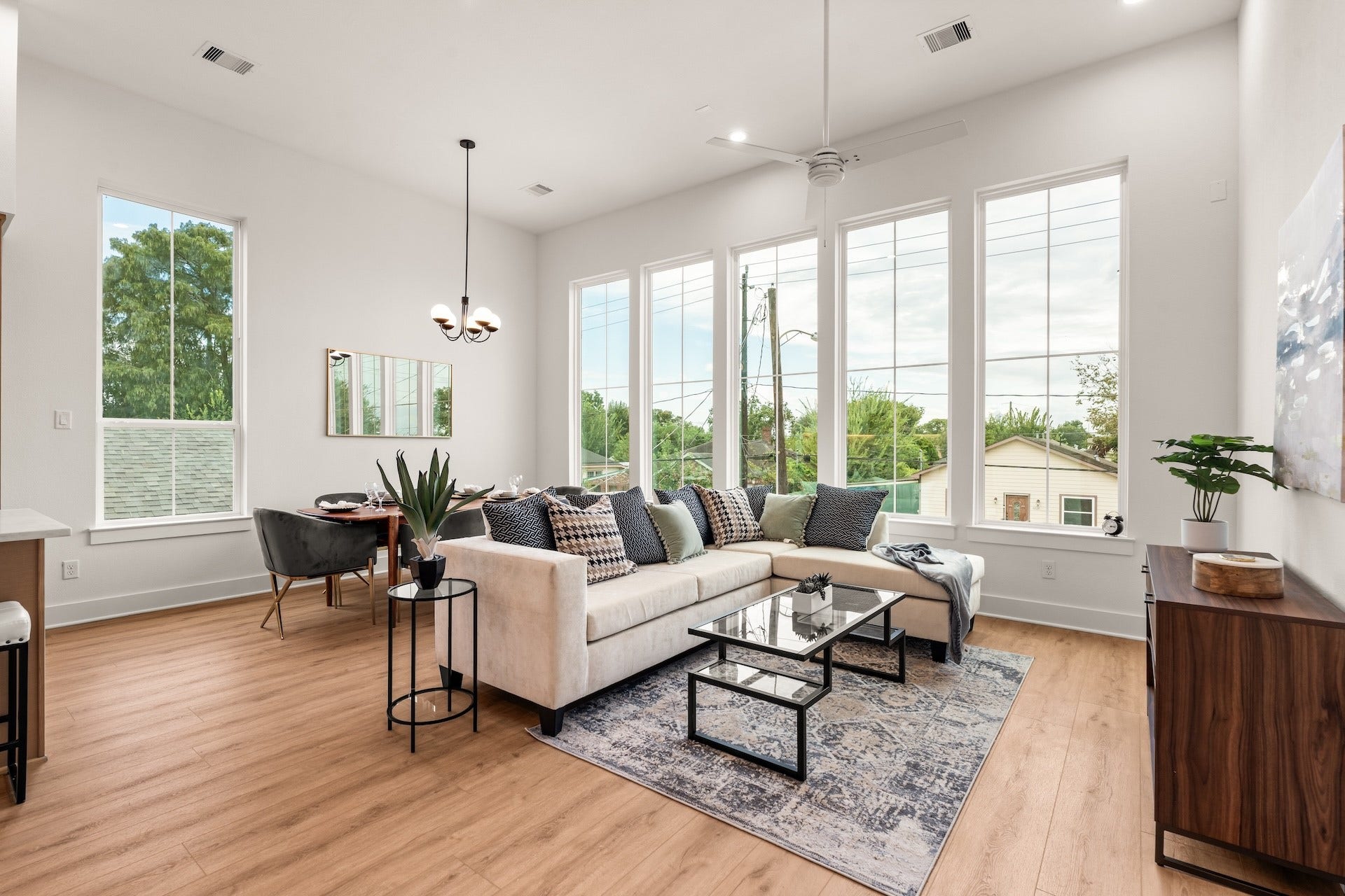 6619 Avenue Q, #B, Houston, TX 77011 Soaring ceilings and floor-to-ceiling windows fill the main living area with warmth and natural light.