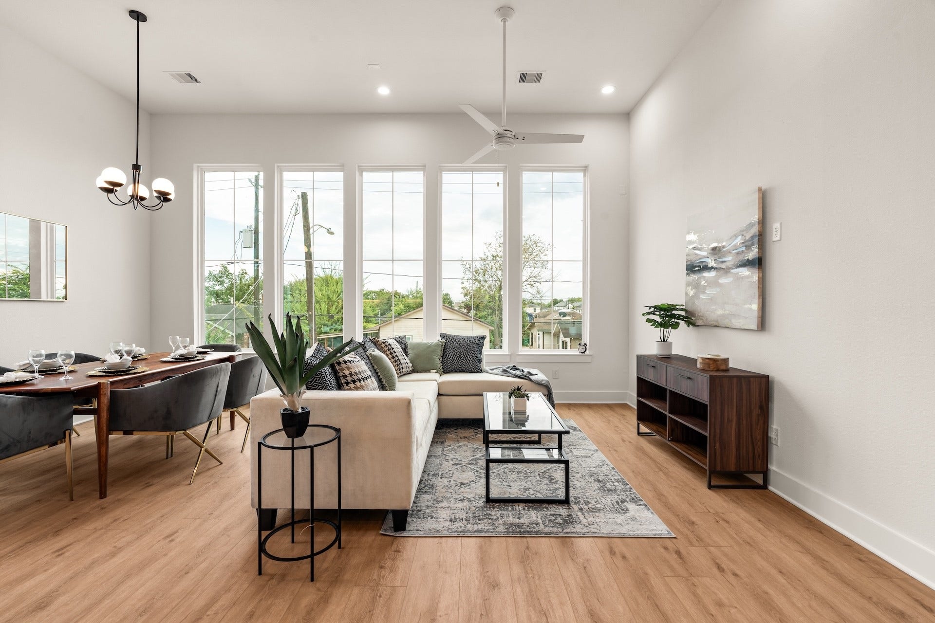 6619 Avenue Q, #B, Houston, TX 77011 Spacious open-concept main floor designed seamlessly for everyday relaxation and hosting.