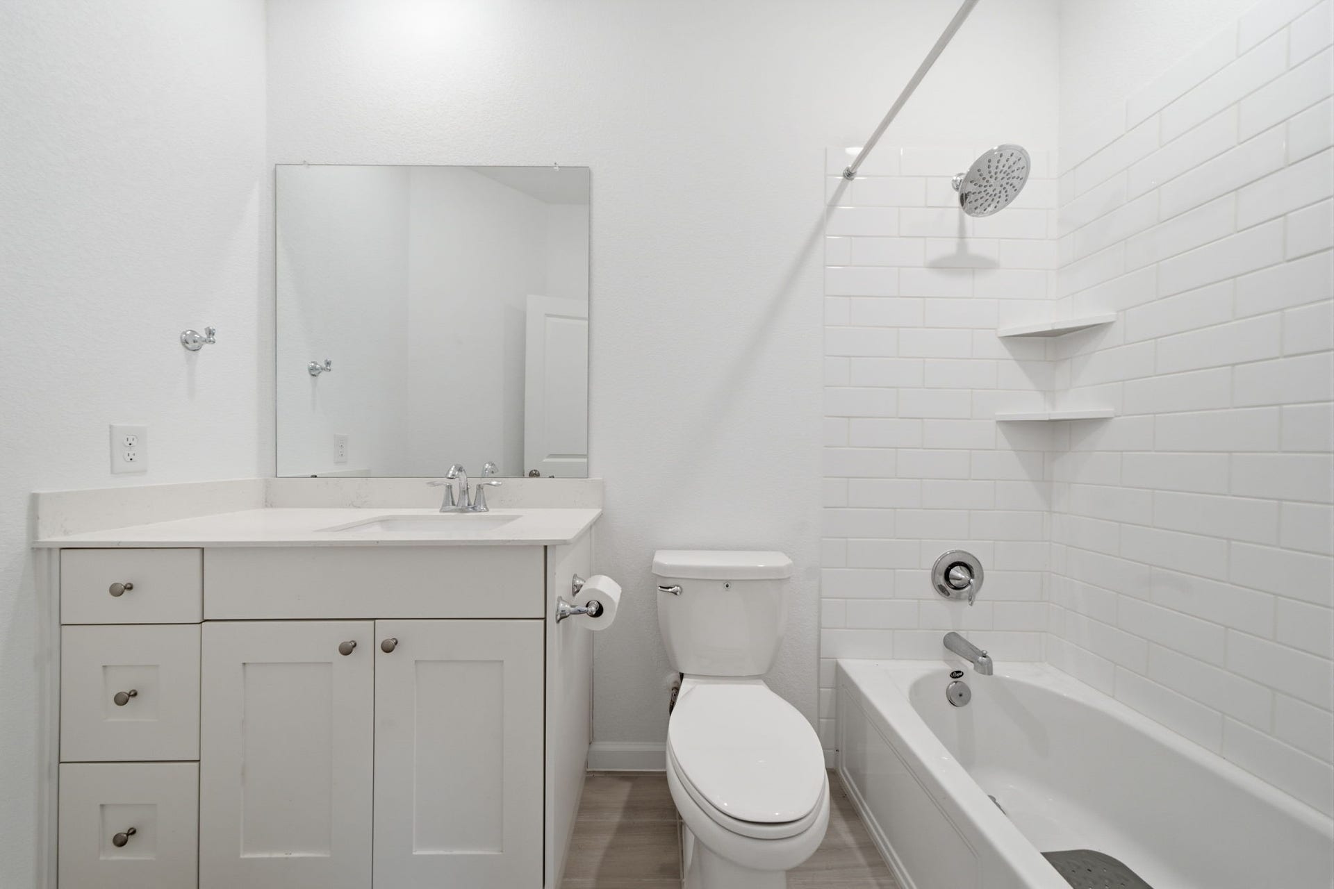 2446 Rosemary Sage Drive, Brookshire, TX 77423 Upstairs secondary bathroom offering a convenient and functional space for family and guests.