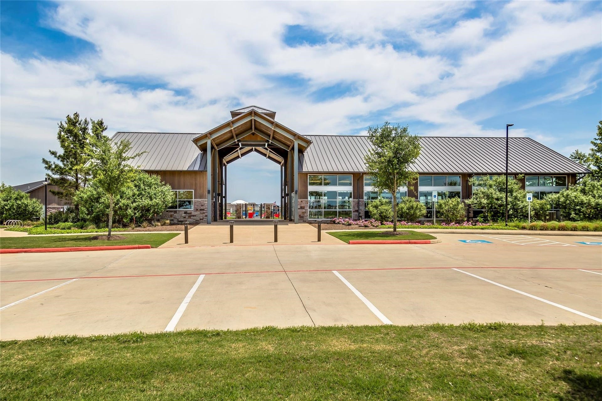 2446 Rosemary Sage Drive, Brookshire, TX 77423 Located in the desirable Jordan Ranch community, the community center offers an array of resort-style amenities for residents to enjoy.