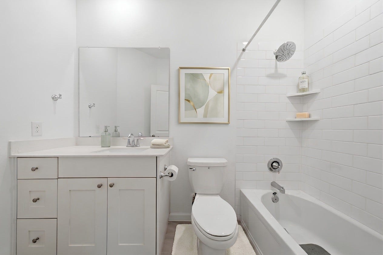 2446 Rosemary Sage Drive, Brookshire, TX 77423 Upstairs secondary bathroom offering a convenient and functional space for family and guests.