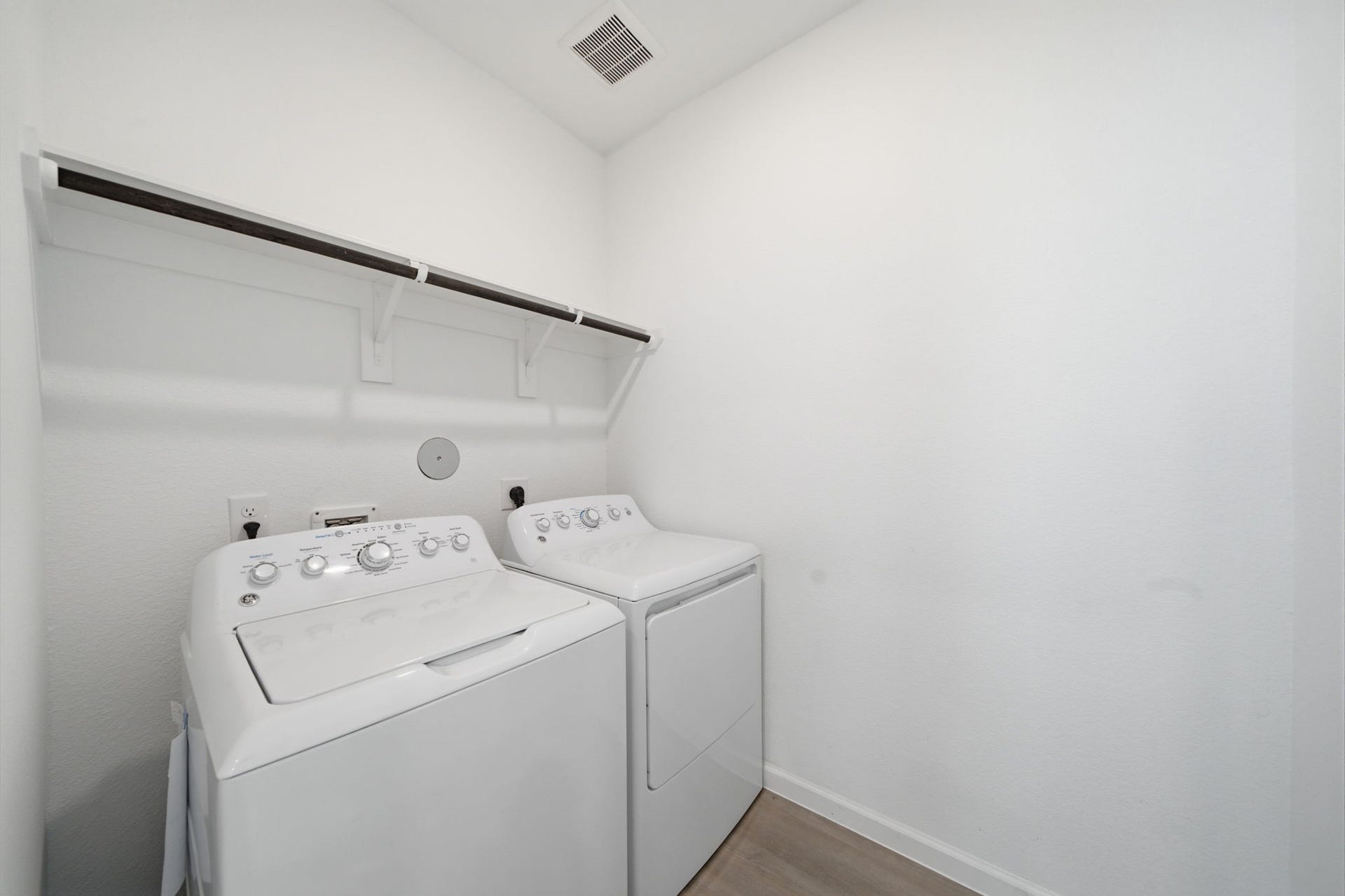 2446 Rosemary Sage Drive, Brookshire, TX 77423 Utility Room