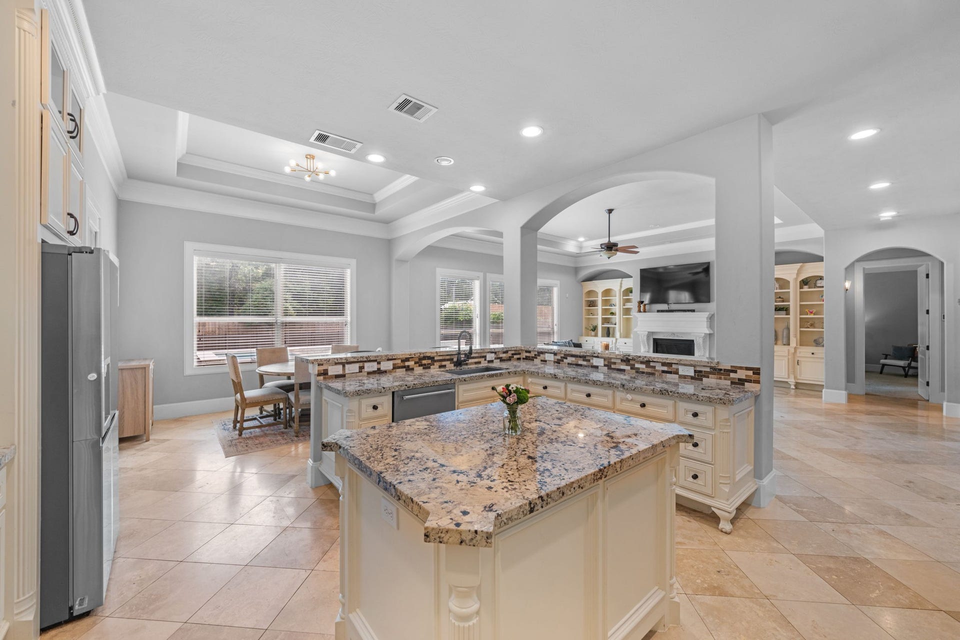 Large center island for extra prep space