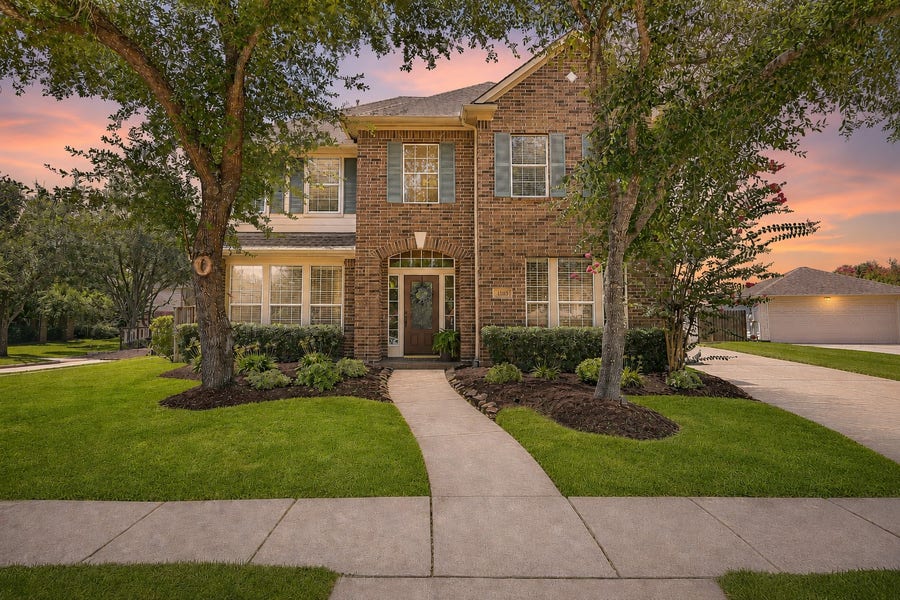 Property photo for 3203 Autumn Bay Court, Friendswood, TX