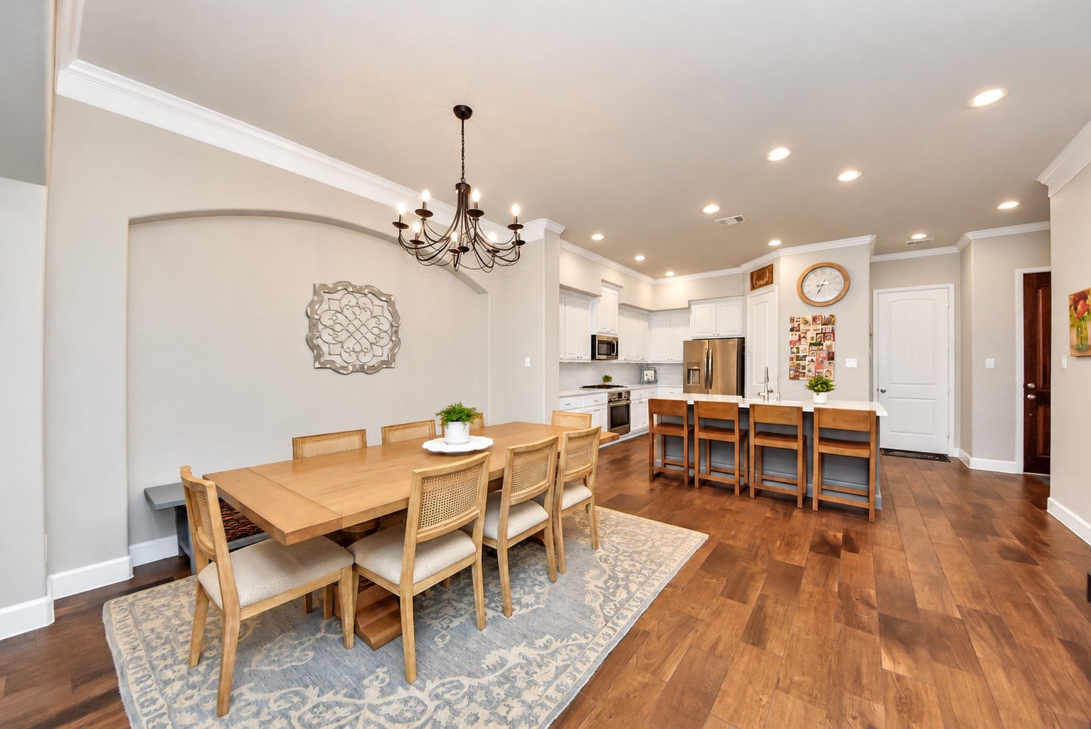 832 W 22nd Street, Houston, TX 77008 Inviting dining area with elegant architectural arches, a statement chandelier, and seamless access to the living room.