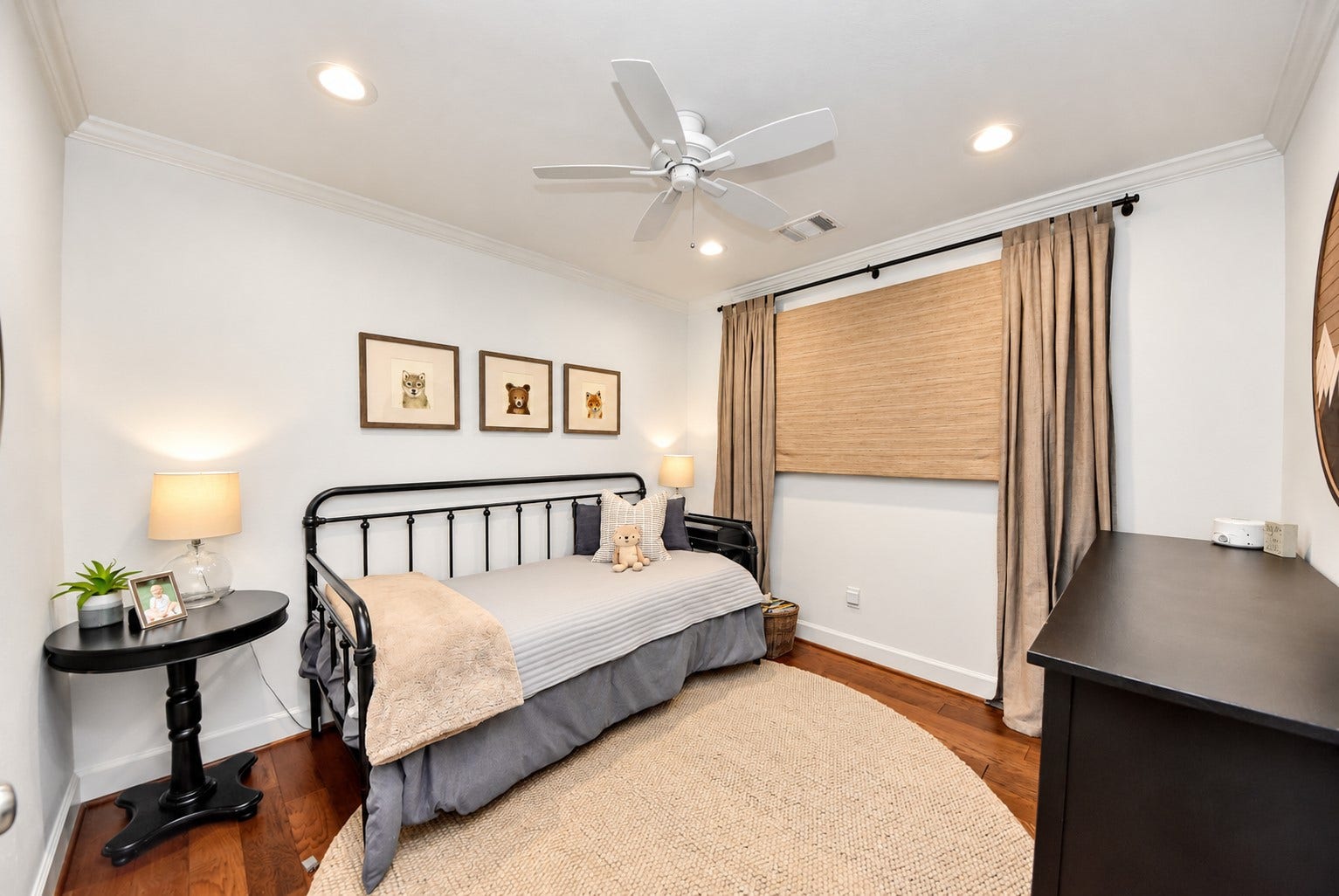 832 W 22nd Street, Houston, TX 77008 Charming study/office/ bedroom!